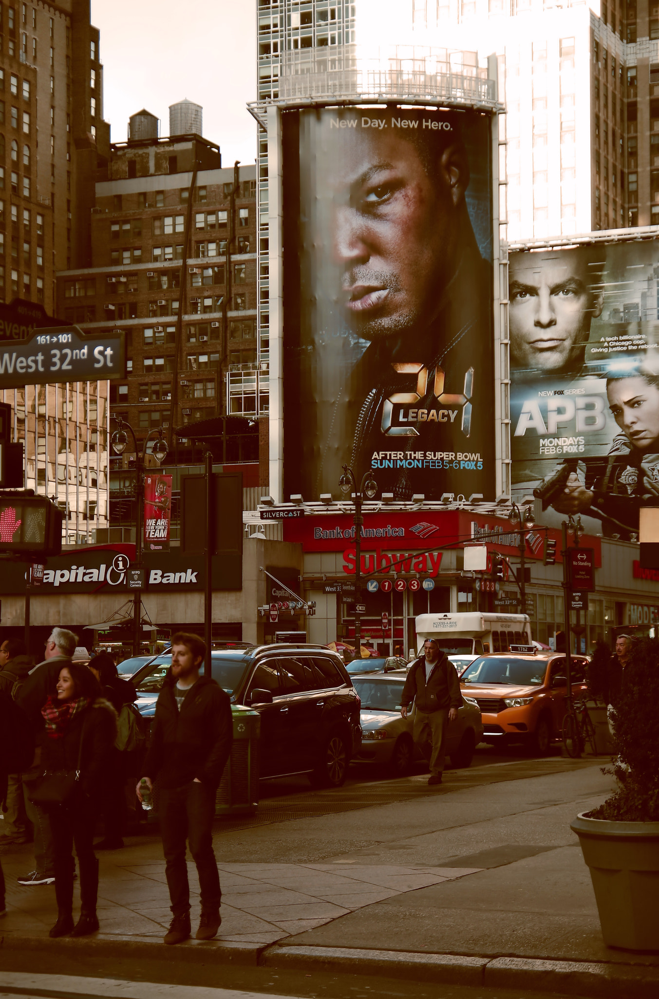 Pentax K-3 II sample photo. Sightseers (across 7 ave. from penn station) photography