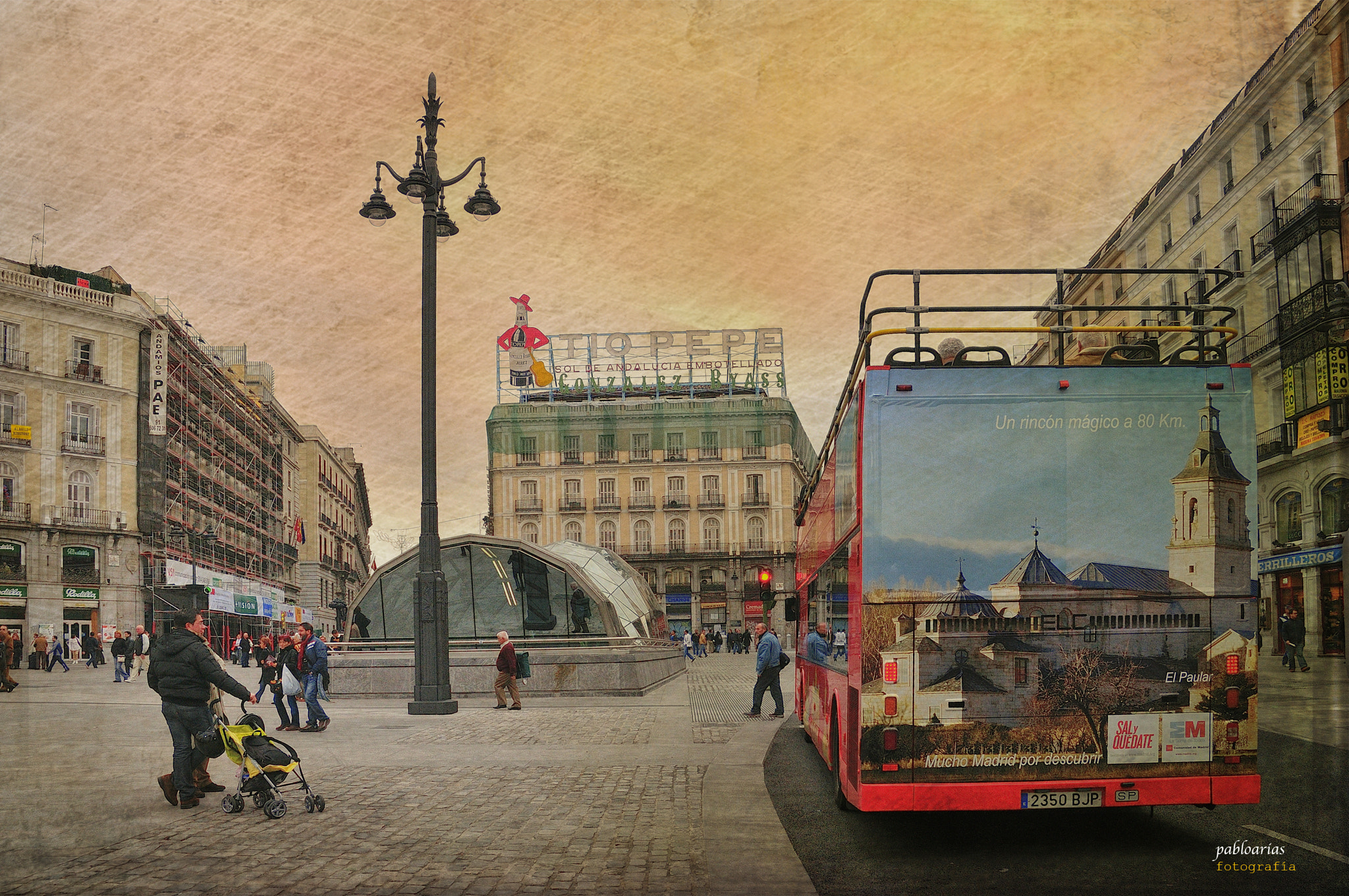Nikon D300 sample photo. Un autobus en la puerta del sol photography