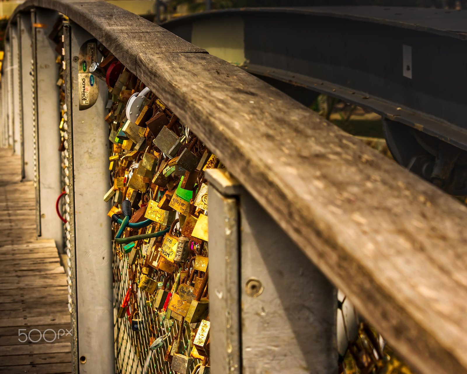 Canon EF-S 55-250mm F4-5.6 IS STM sample photo. Love locks photography