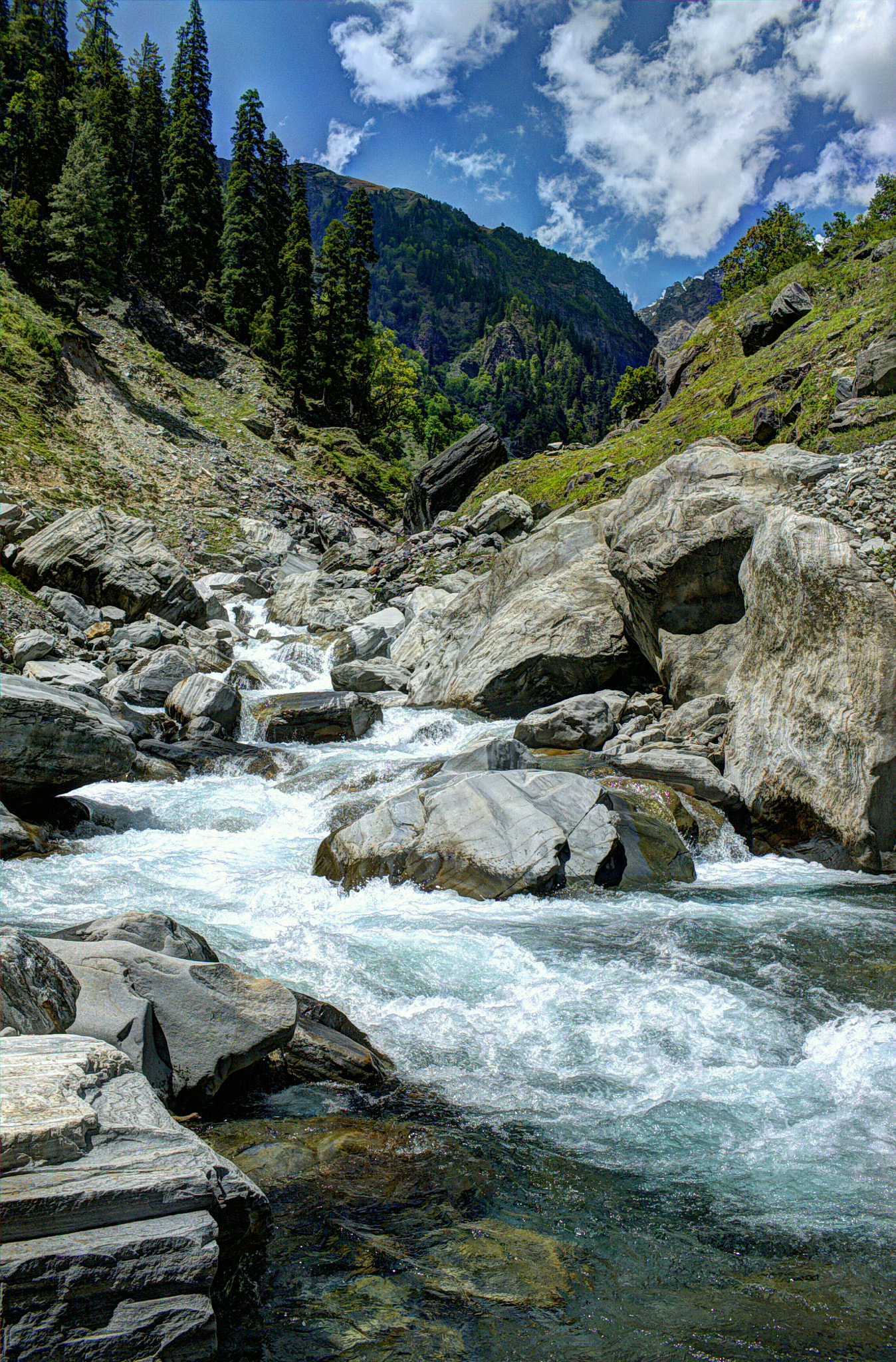 Canon EOS 1100D (EOS Rebel T3 / EOS Kiss X50) sample photo. On our way to rupin pass photography