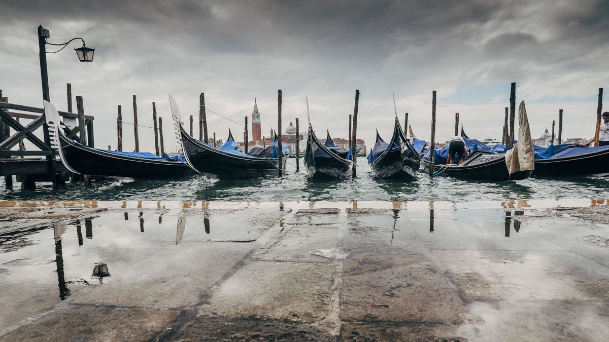 Olympus OM-D E-M5 II + Olympus M.Zuiko Digital ED 7-14mm F2.8 PRO sample photo. High tide in san marco square photography