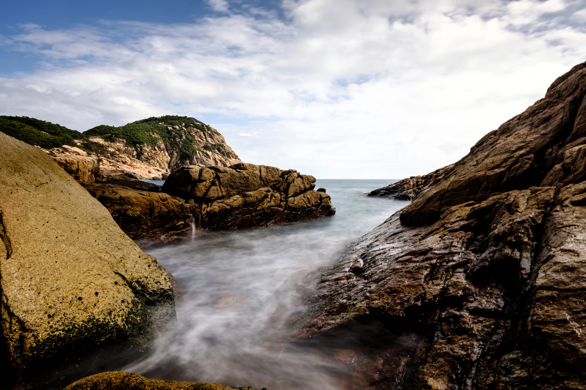 Fujifilm XF 14mm F2.8 R sample photo. Shoreline at shek o, hong kong photography