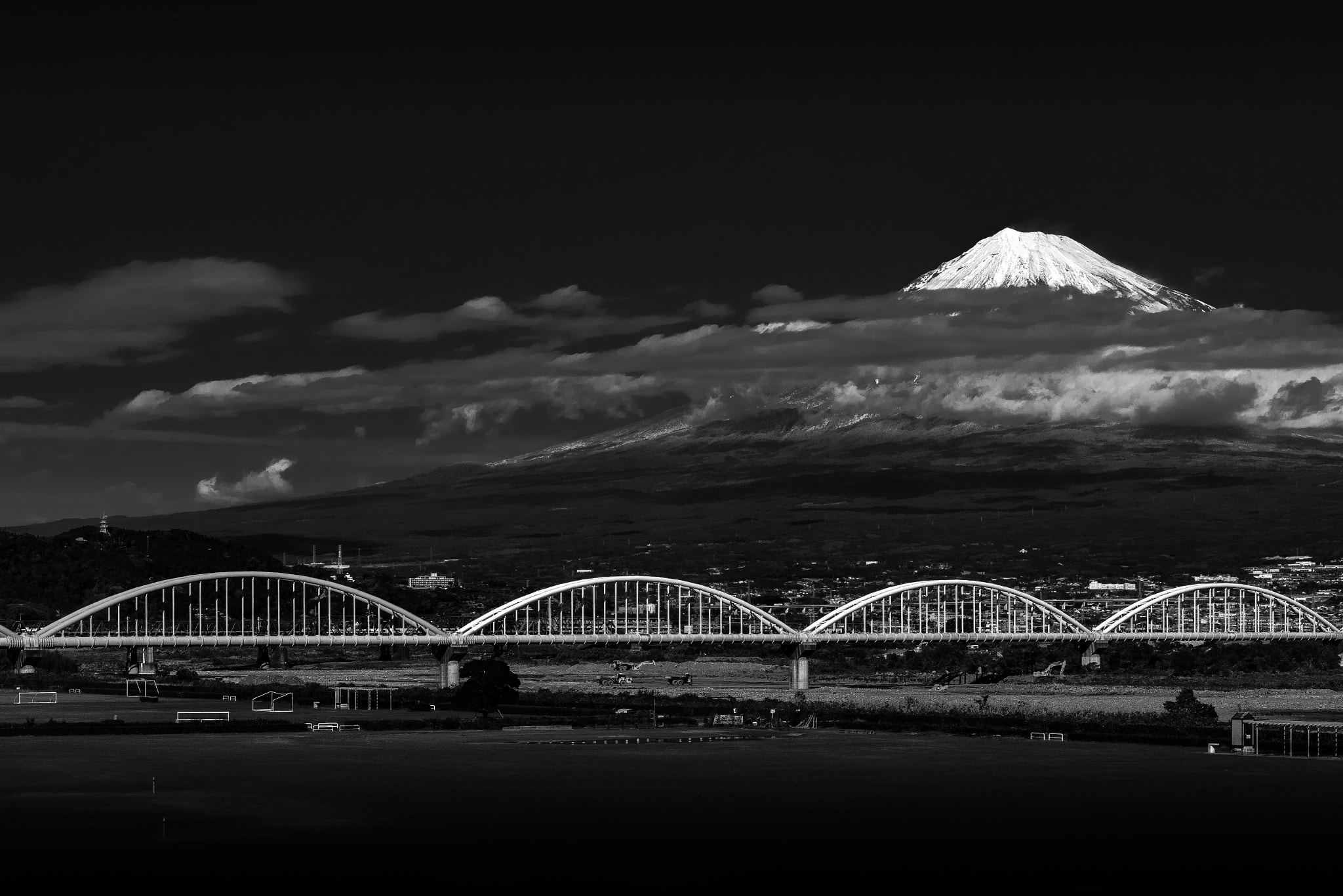 ZEISS Otus 55mm F1.4 sample photo. Beside the window in shinkansen photography