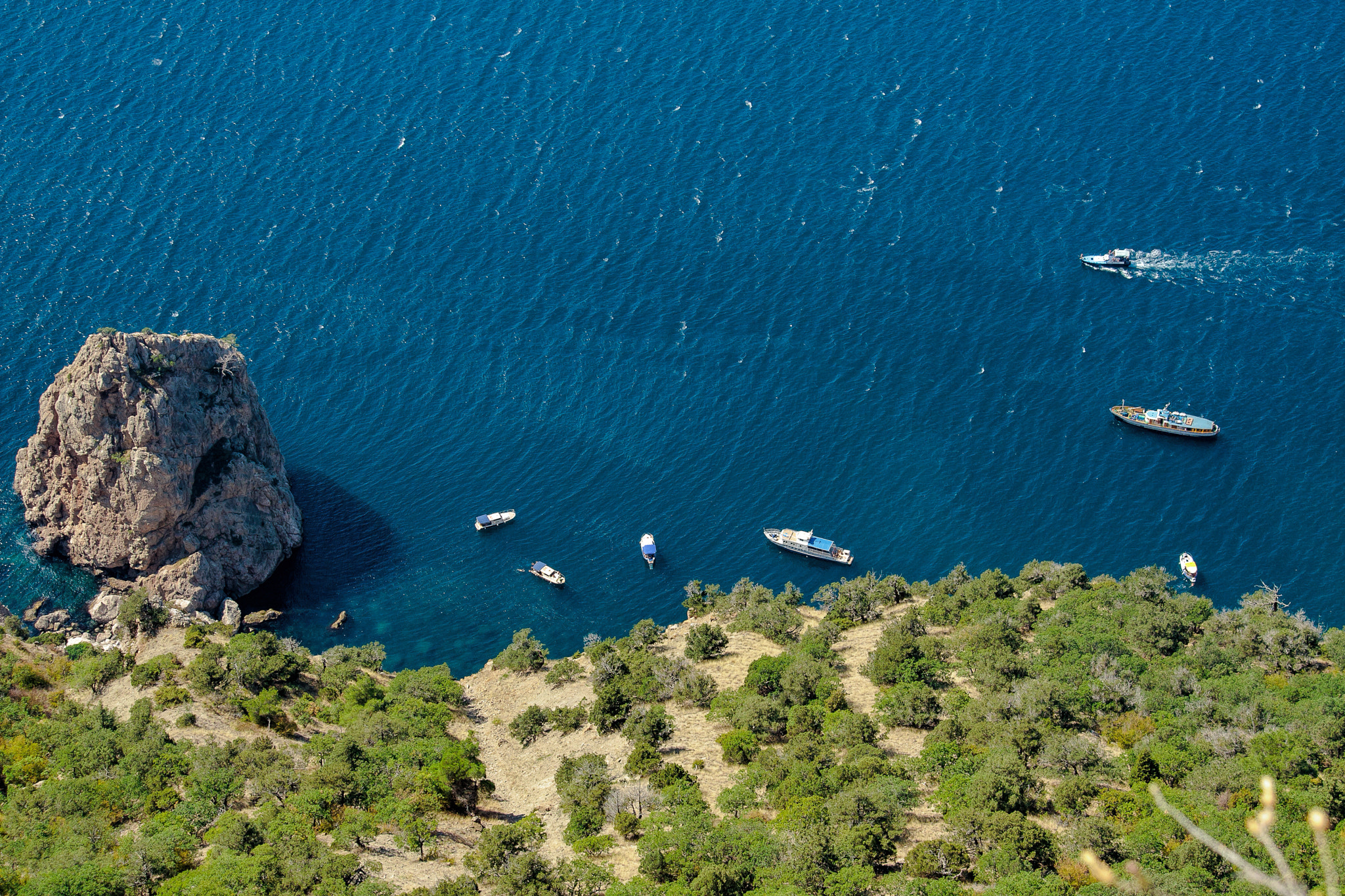 Canon EF-S 18-200mm F3.5-5.6 IS sample photo. Bird view of black sea shore in crimea near sevastopol' city photography