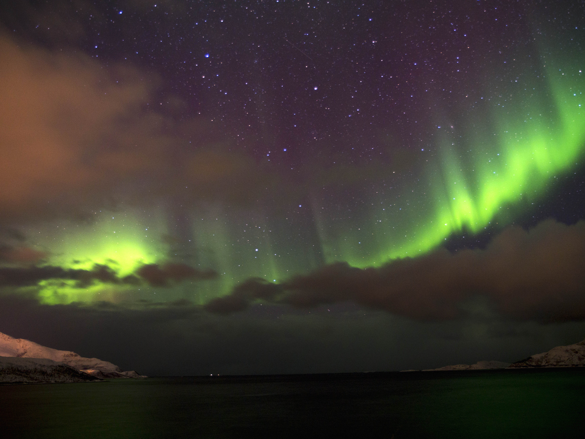 Panasonic Lumix DMC-GH3 + Olympus Zuiko Digital ED 14-35mm F2.0 SWD sample photo. Aurora borealis photography