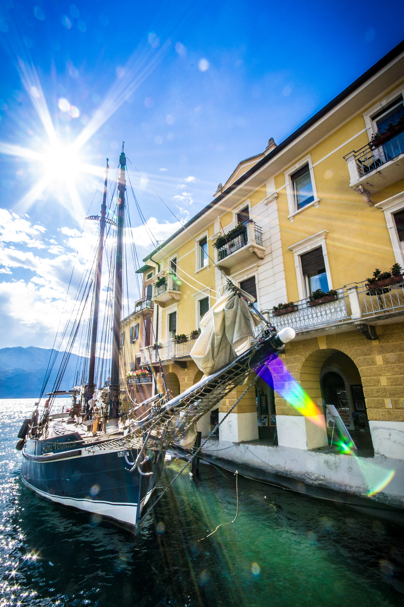Sigma 10-20mm F4-5.6 EX DC HSM sample photo. Streets and buildings of malcesine photography