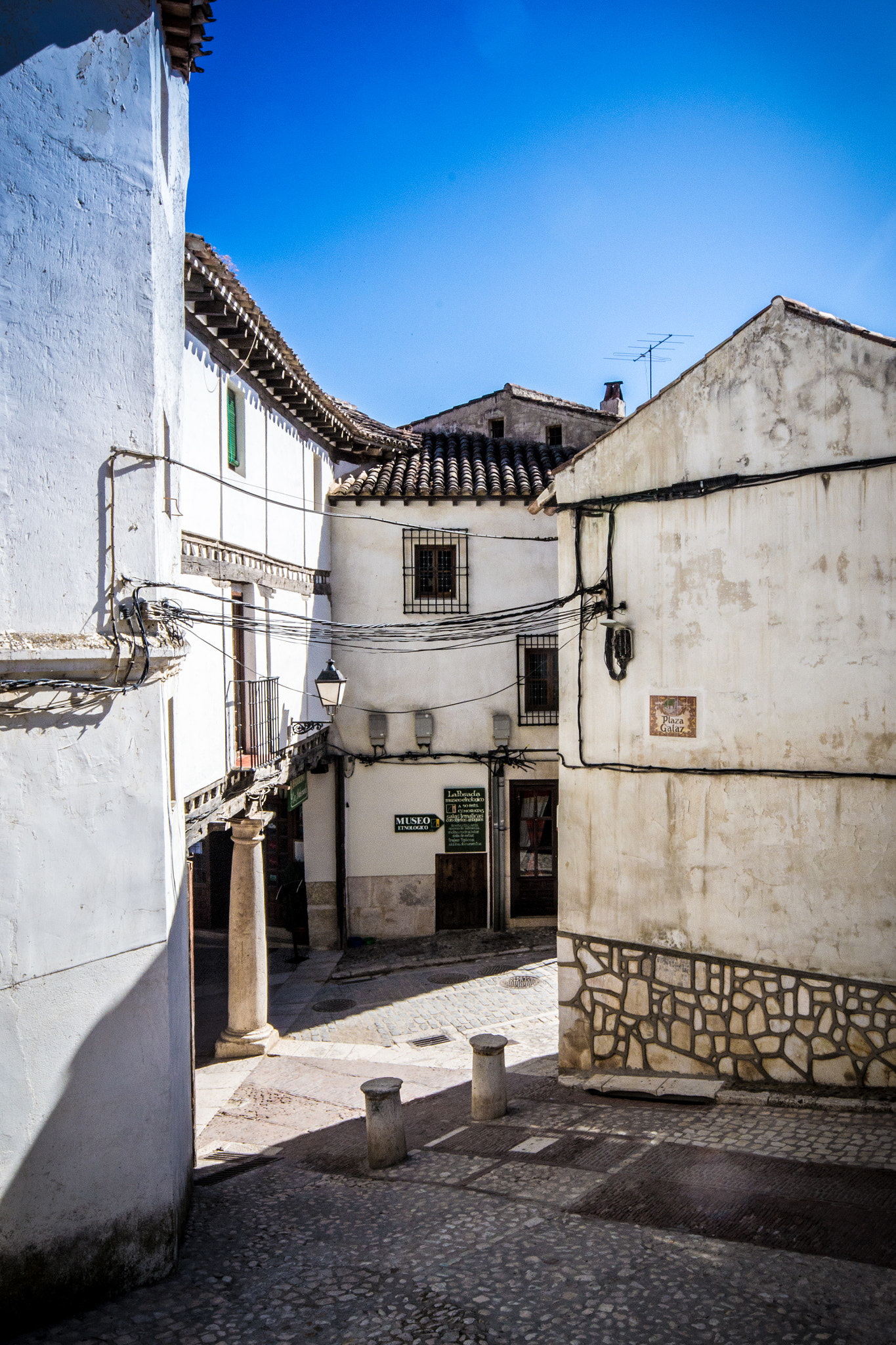 Sigma 10-20mm F4-5.6 EX DC HSM sample photo. Streets of chinchón photography