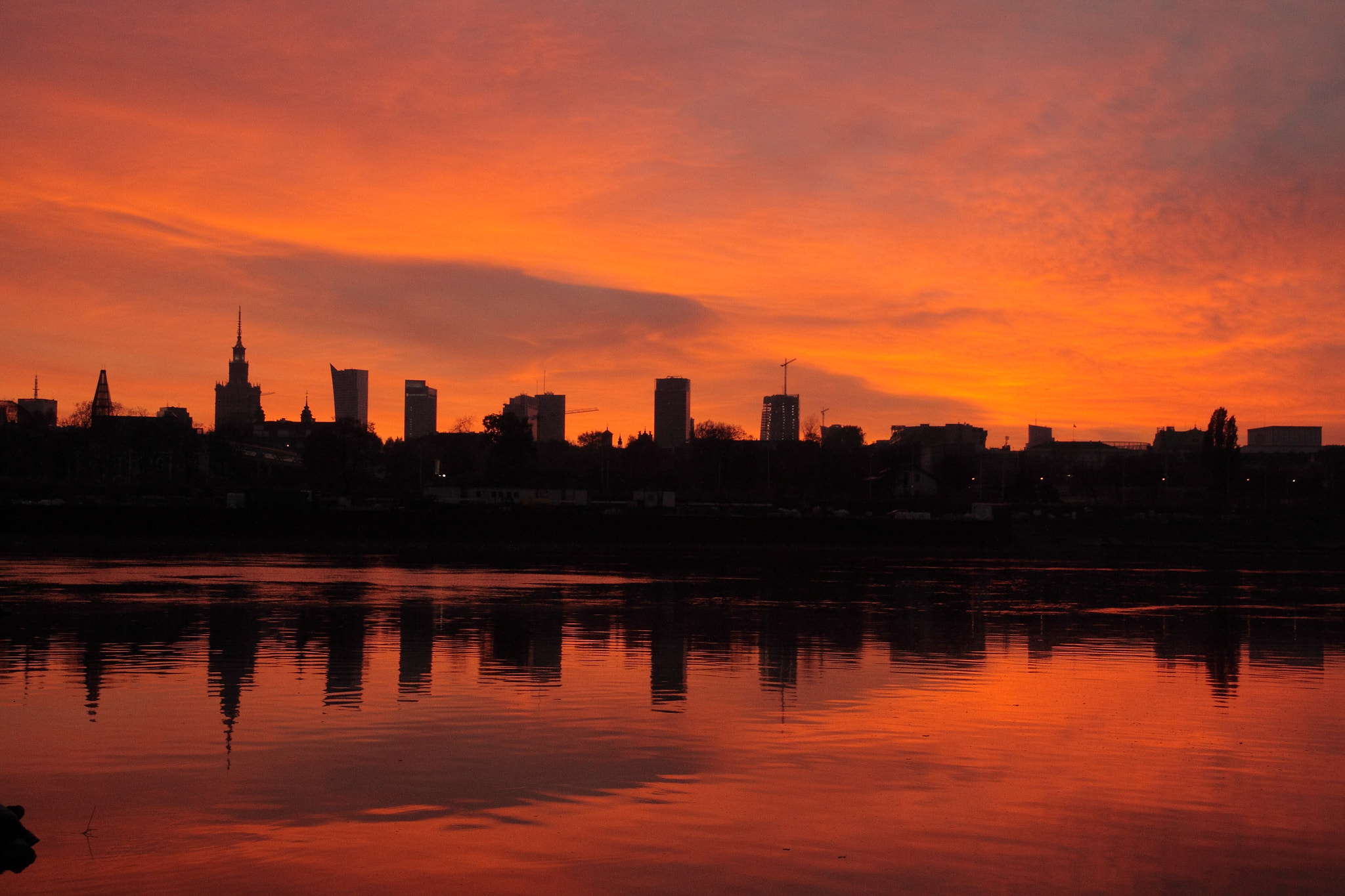 Canon EOS 500D (EOS Rebel T1i / EOS Kiss X3) sample photo. Red sky photography
