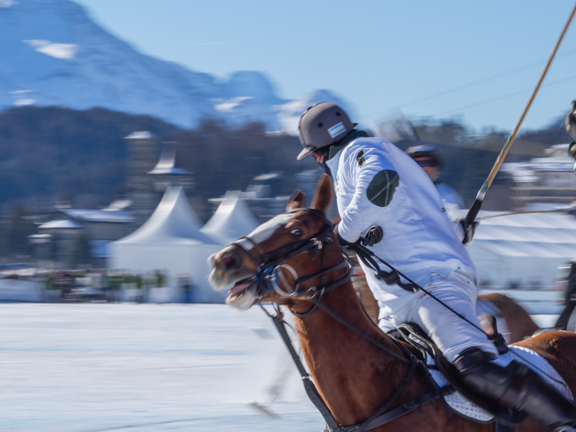 Olympus OM-D E-M1 + OLYMPUS M.75-300mm F4.8-6.7 sample photo. Snow-polo photography