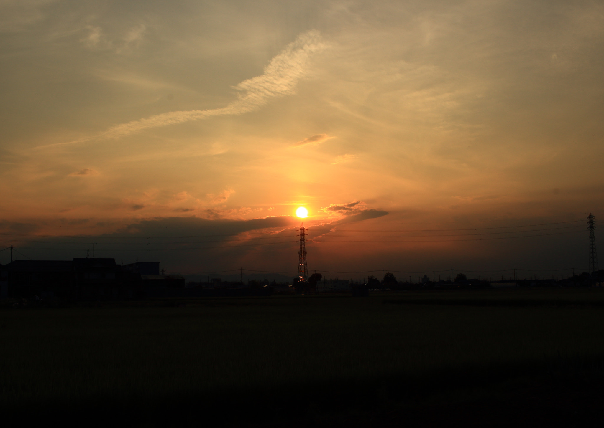 Canon EOS 100D (EOS Rebel SL1 / EOS Kiss X7) sample photo. The sun on the pylon photography
