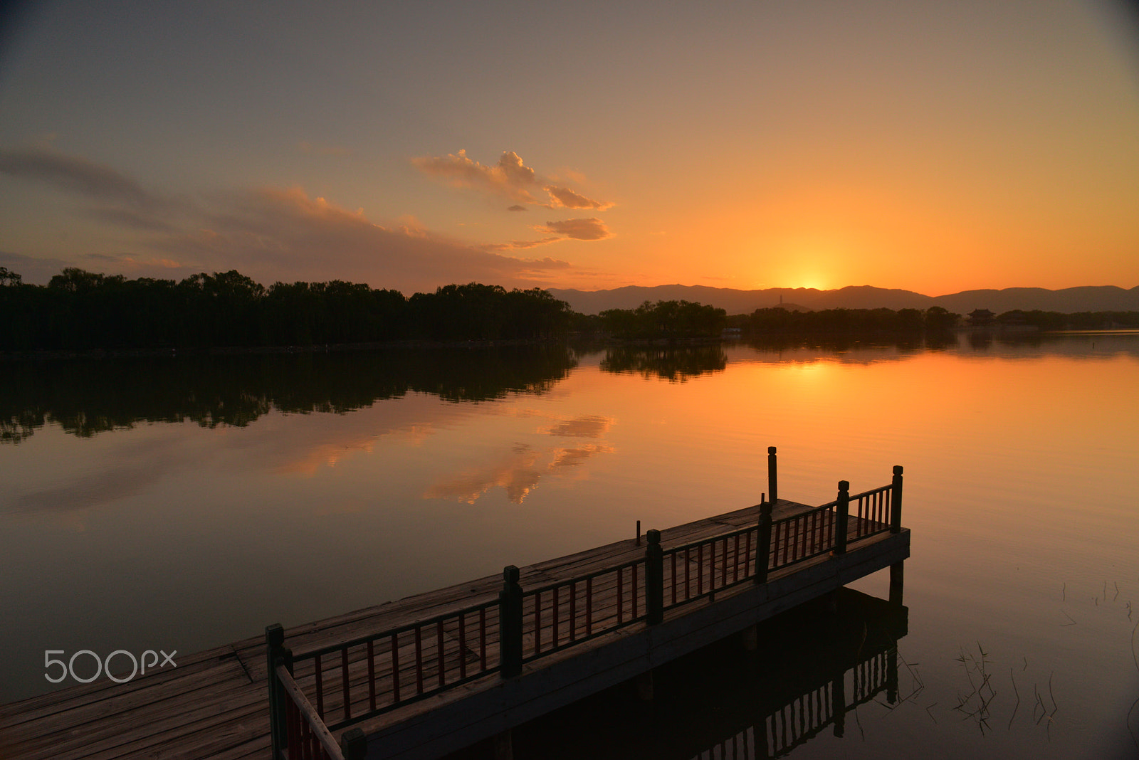 Nikon D800 + Nikon AF Nikkor 20mm F2.8D sample photo. Silent wharf photography