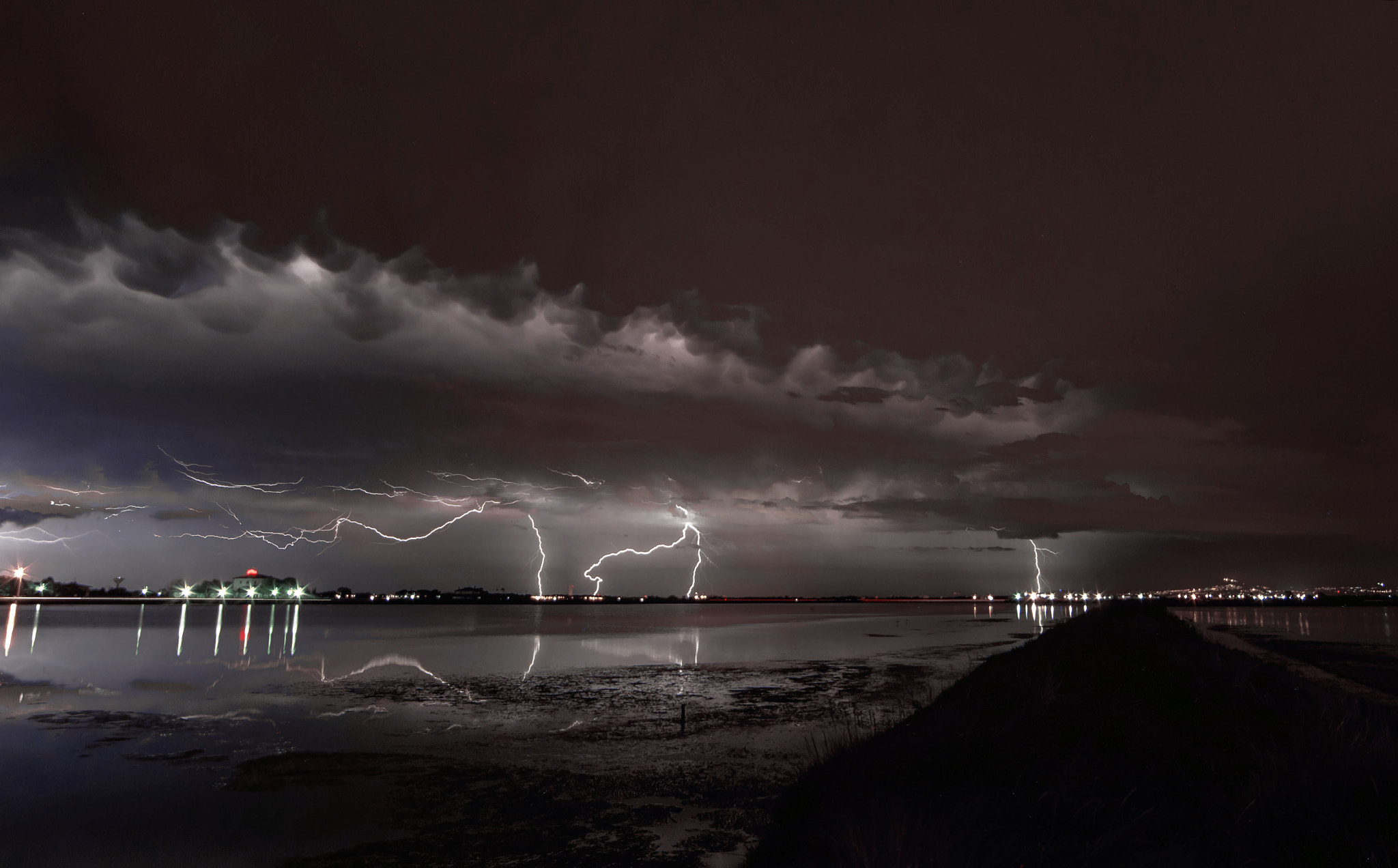 Samyang 14mm F2.8 ED AS IF UMC sample photo. Thunder ficocle photography