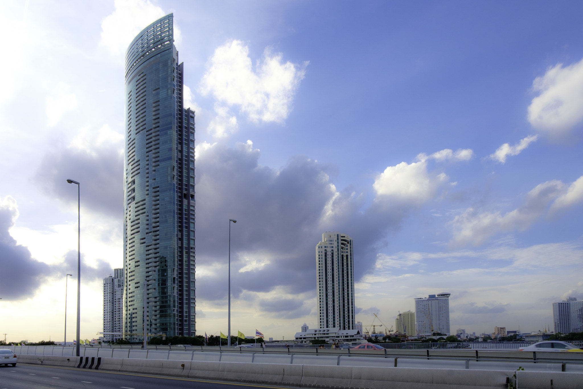 Fujifilm X-T10 + Fujifilm XF 16-55mm F2.8 R LM WR sample photo. Skyscaper with blue sky photography