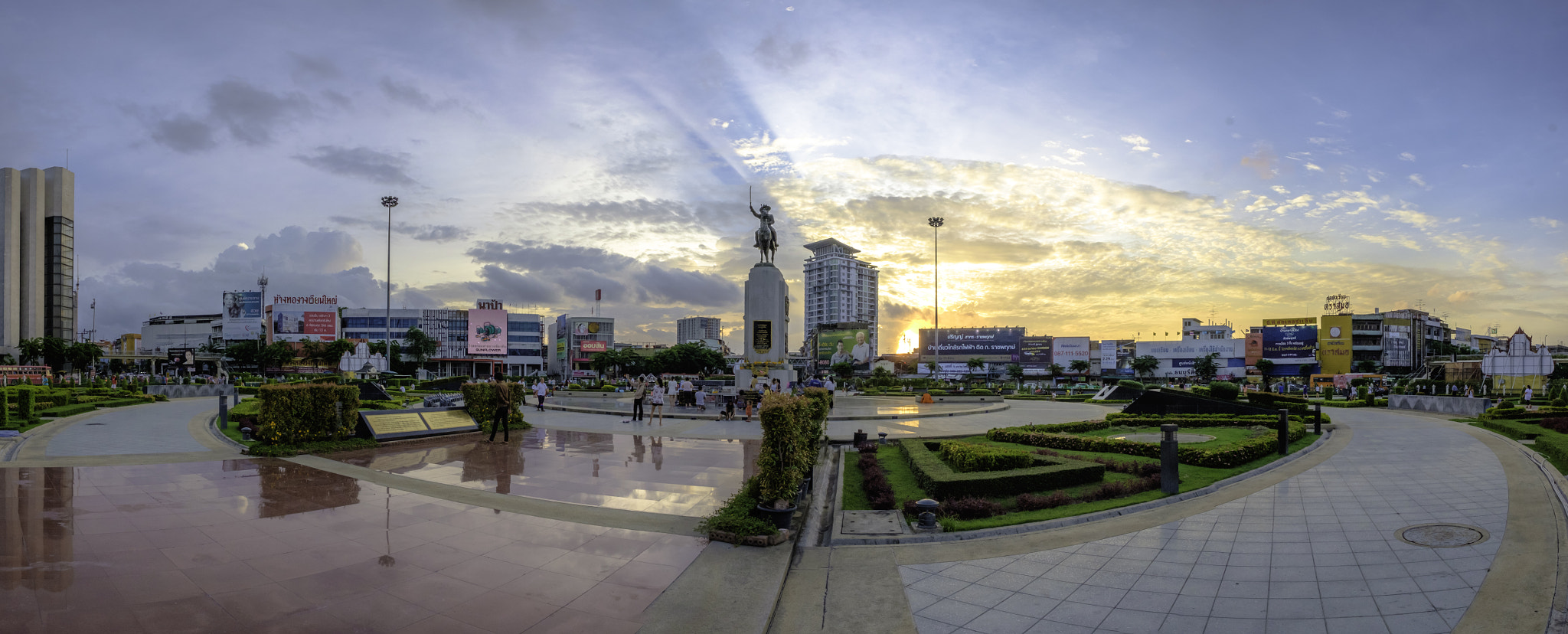 Fujifilm X-T10 + Fujifilm XF 16-55mm F2.8 R LM WR sample photo. Panorama of wongwianyai circle with sun set in background. bangk photography