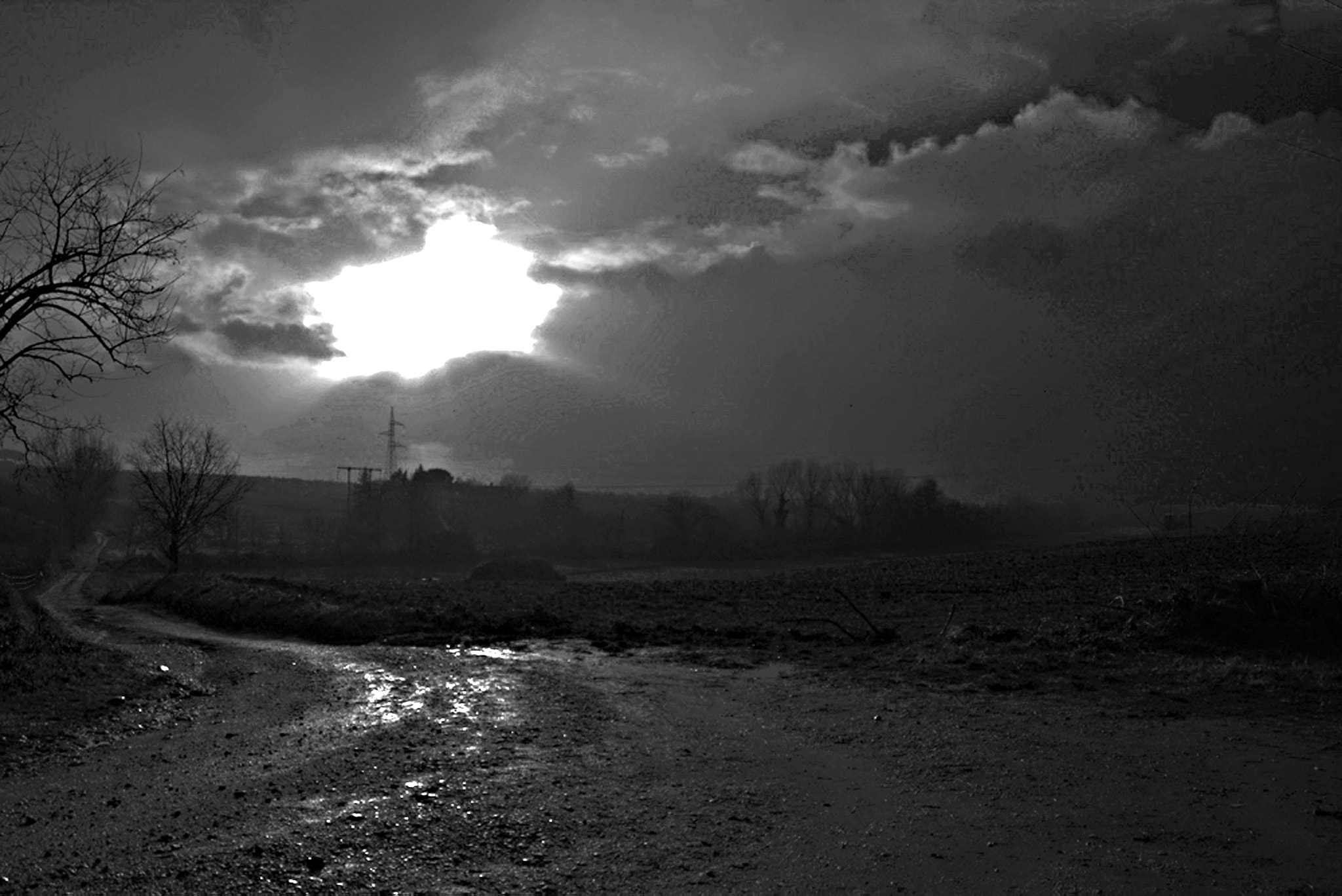AF Zoom-Nikkor 28-70mm f/3.5-4.5D sample photo. Dark clouds photography