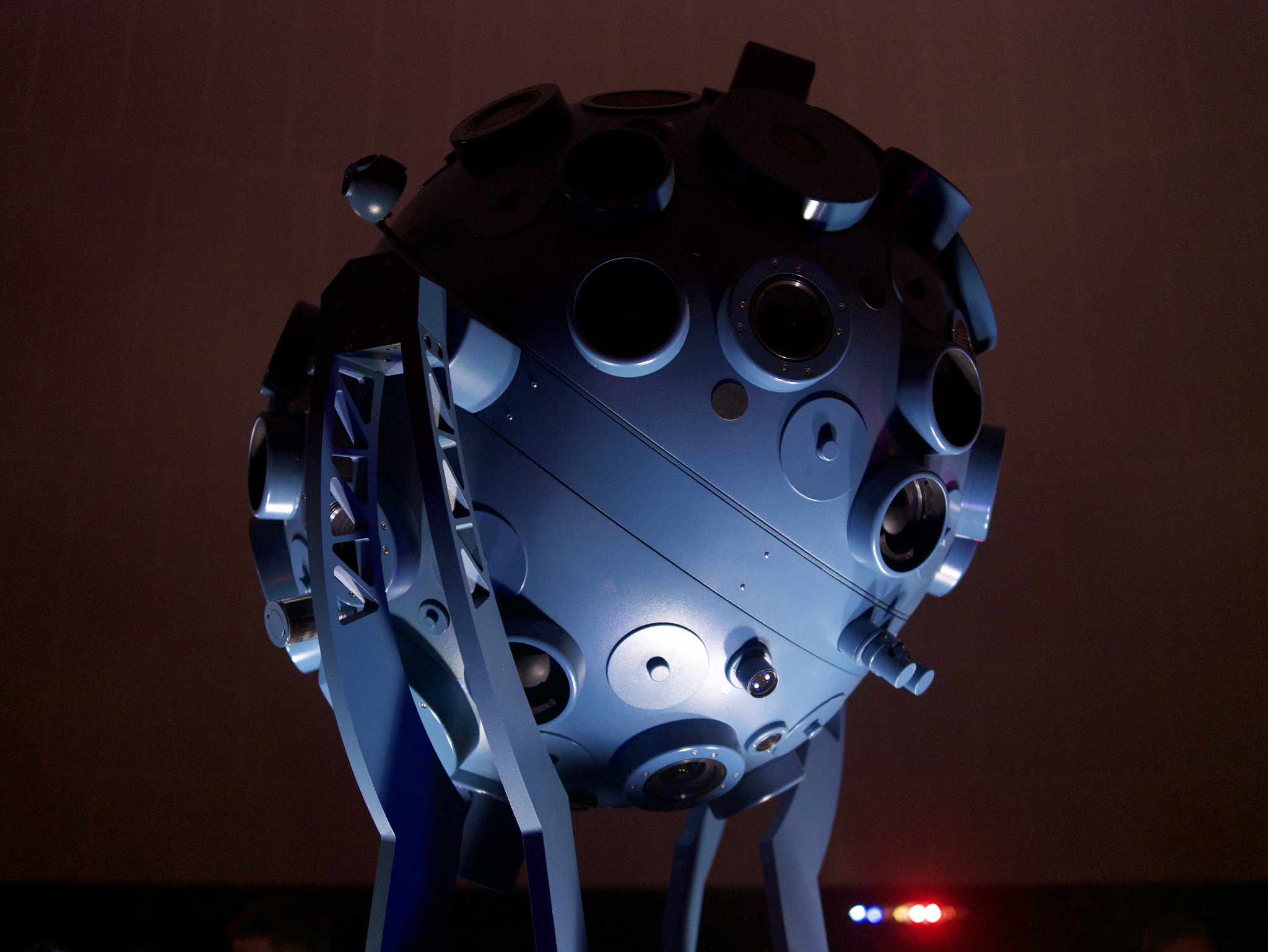 Panasonic Lumix DMC-GX85 (Lumix DMC-GX80 / Lumix DMC-GX7 Mark II) + Panasonic Leica DG Summilux 25mm F1.4 II ASPH sample photo. Planetarium device photography