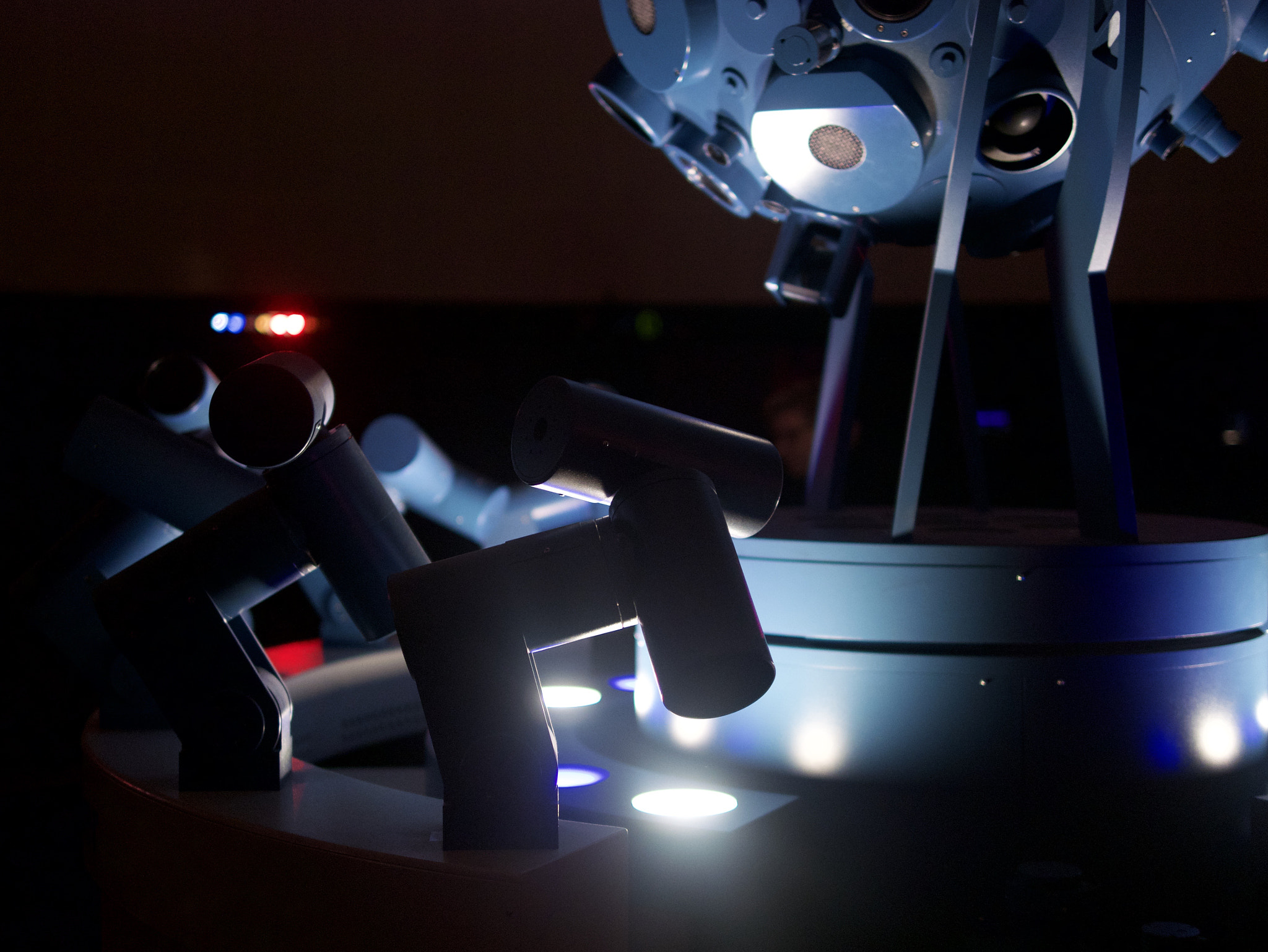 Panasonic Lumix DMC-GX85 (Lumix DMC-GX80 / Lumix DMC-GX7 Mark II) + Panasonic Leica DG Summilux 25mm F1.4 II ASPH sample photo. Planetarium device photography