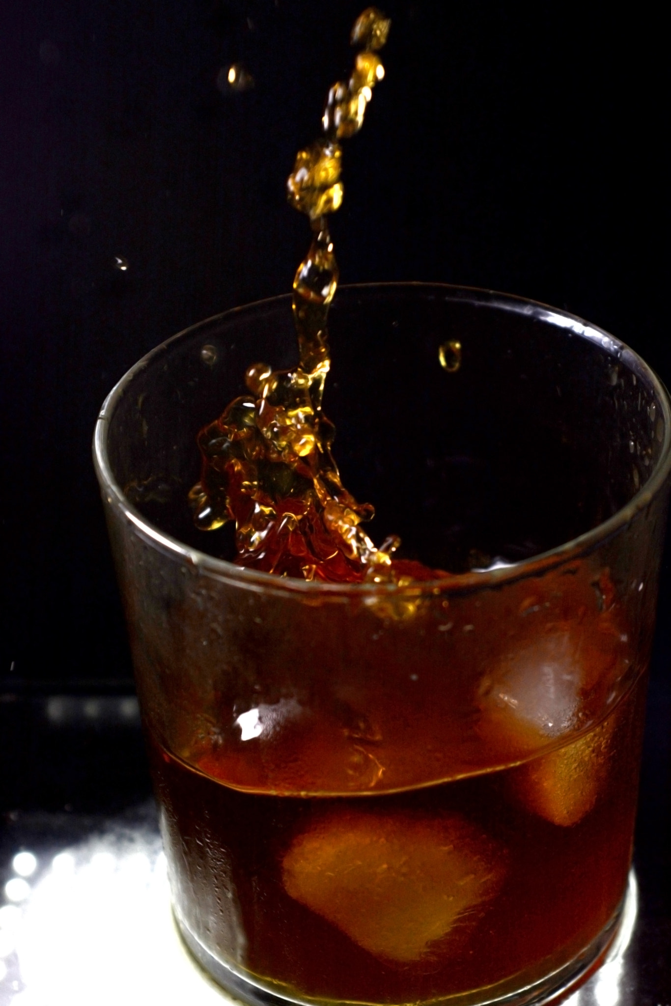 Nikon D7100 sample photo. Glass of whiskey with falling ice cubes photography