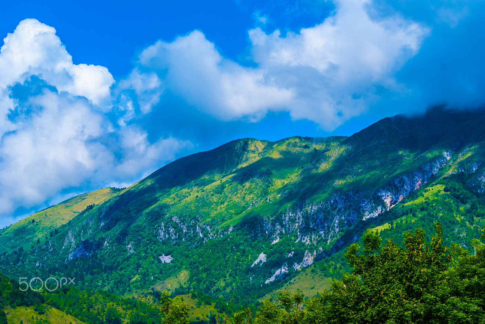 Sigma 70-300mm F4-5.6 DL Macro sample photo. A beautiful sky photography