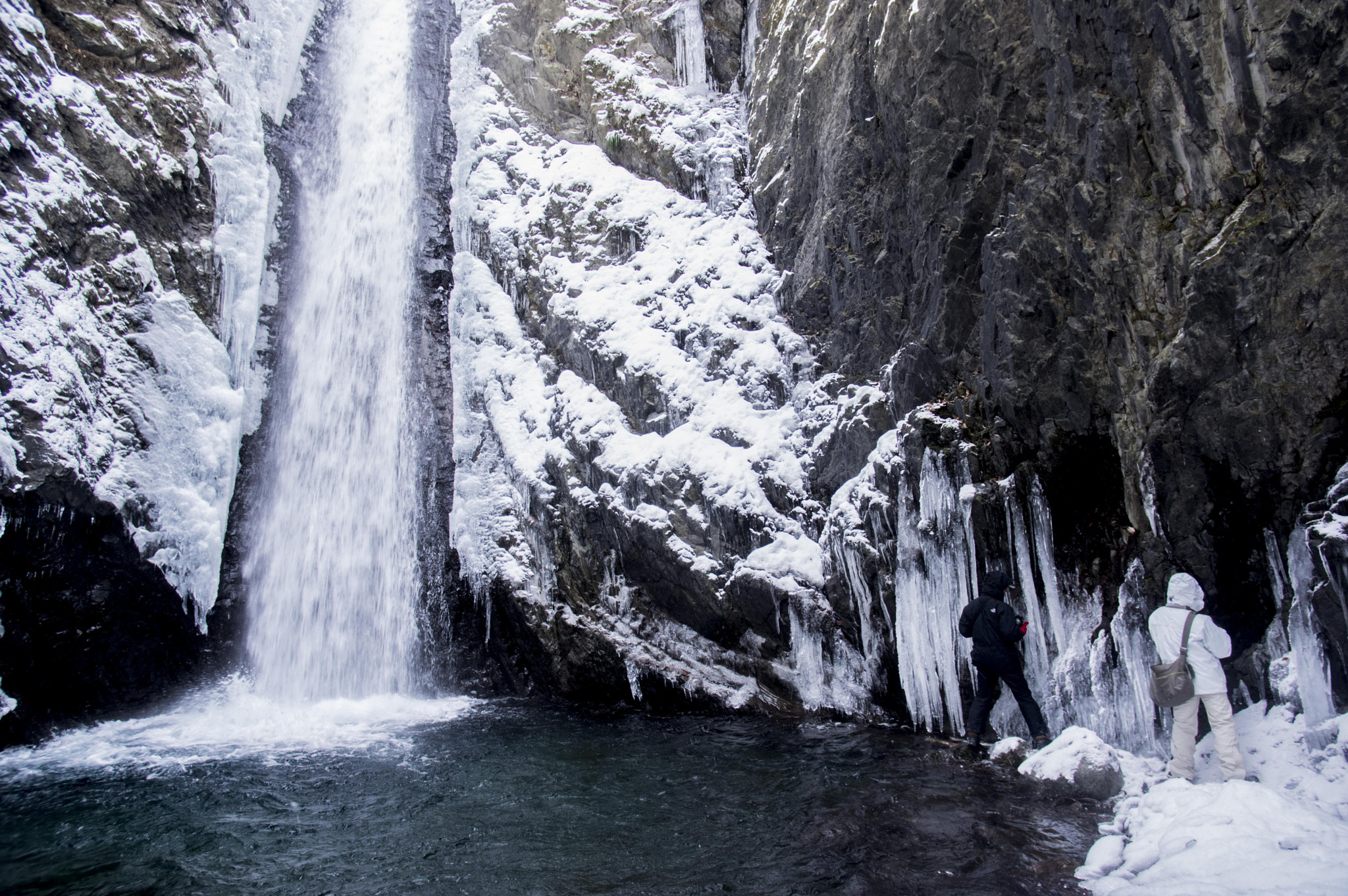 Pentax smc DA 14mm F2.8 ED (IF) sample photo. Cold falls photography