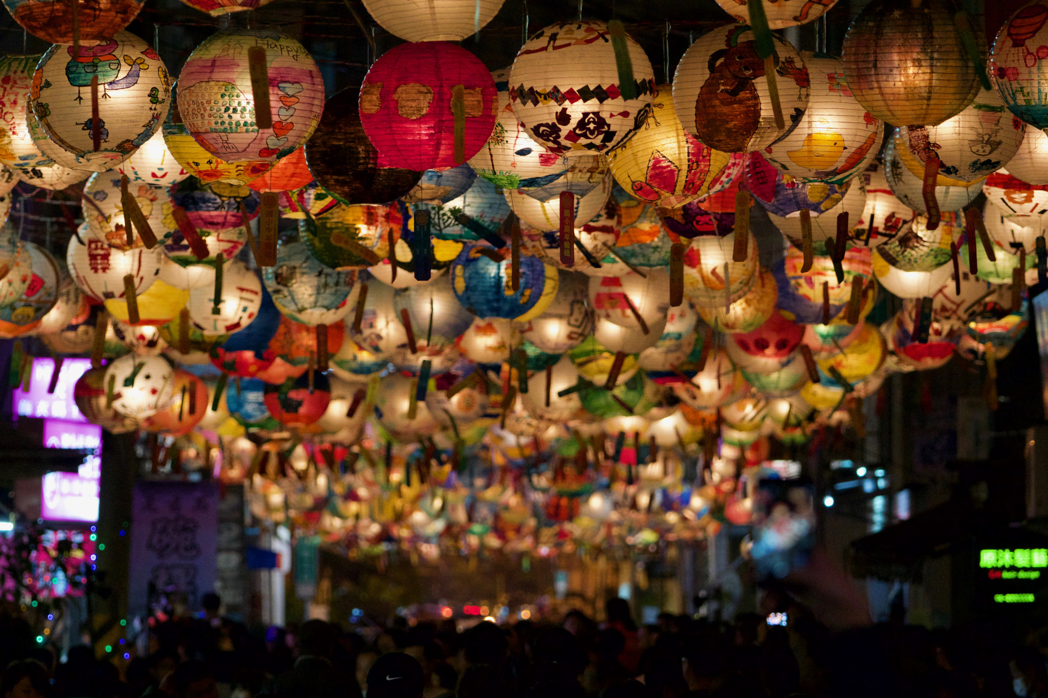 Sony a6000 + Sony FE 70-200mm F4 G OSS sample photo. Lanterns in the night photography