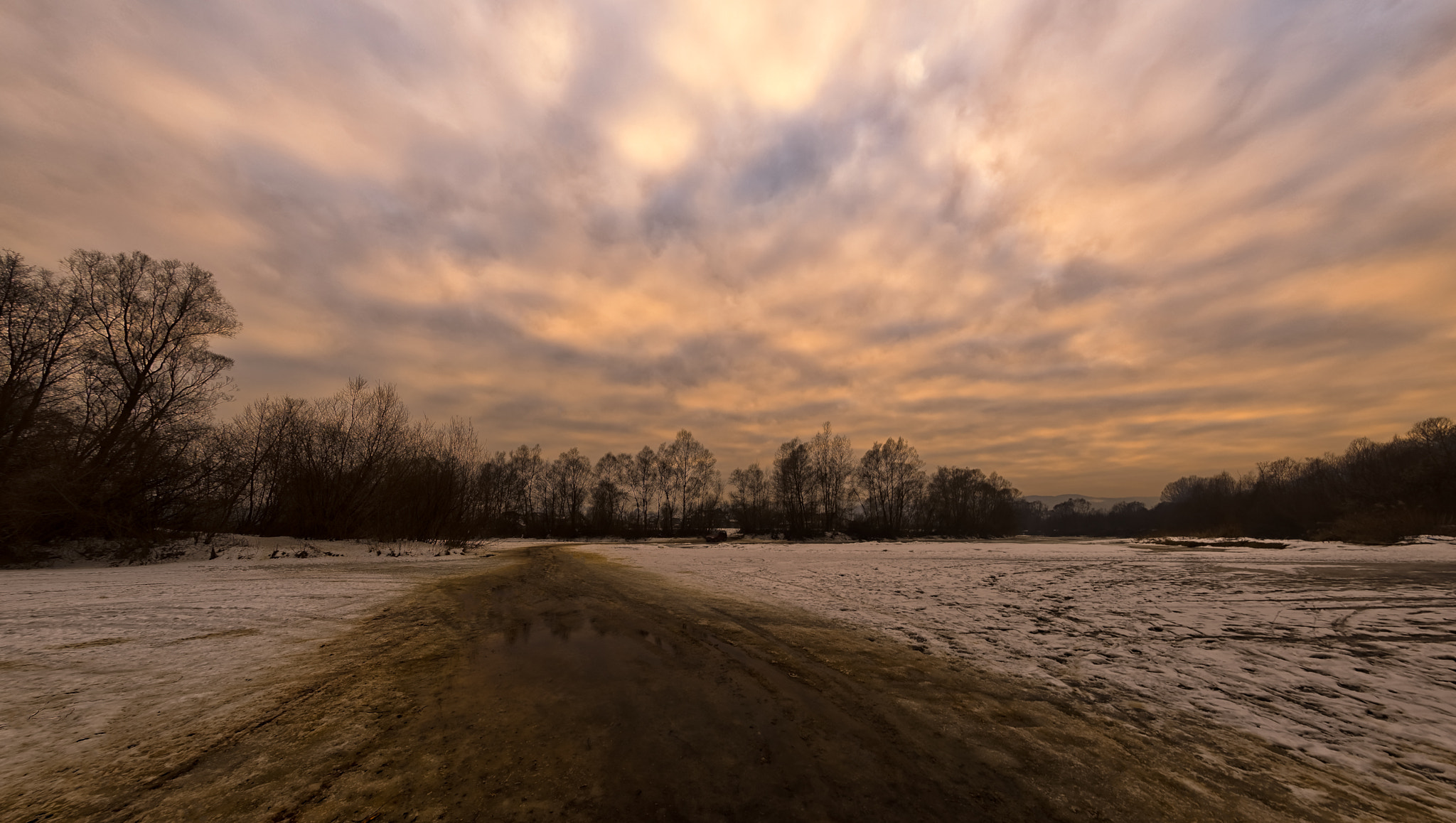 Nikon D810 + Samyang 12mm F2.8 ED AS NCS Fisheye sample photo. On the river photography