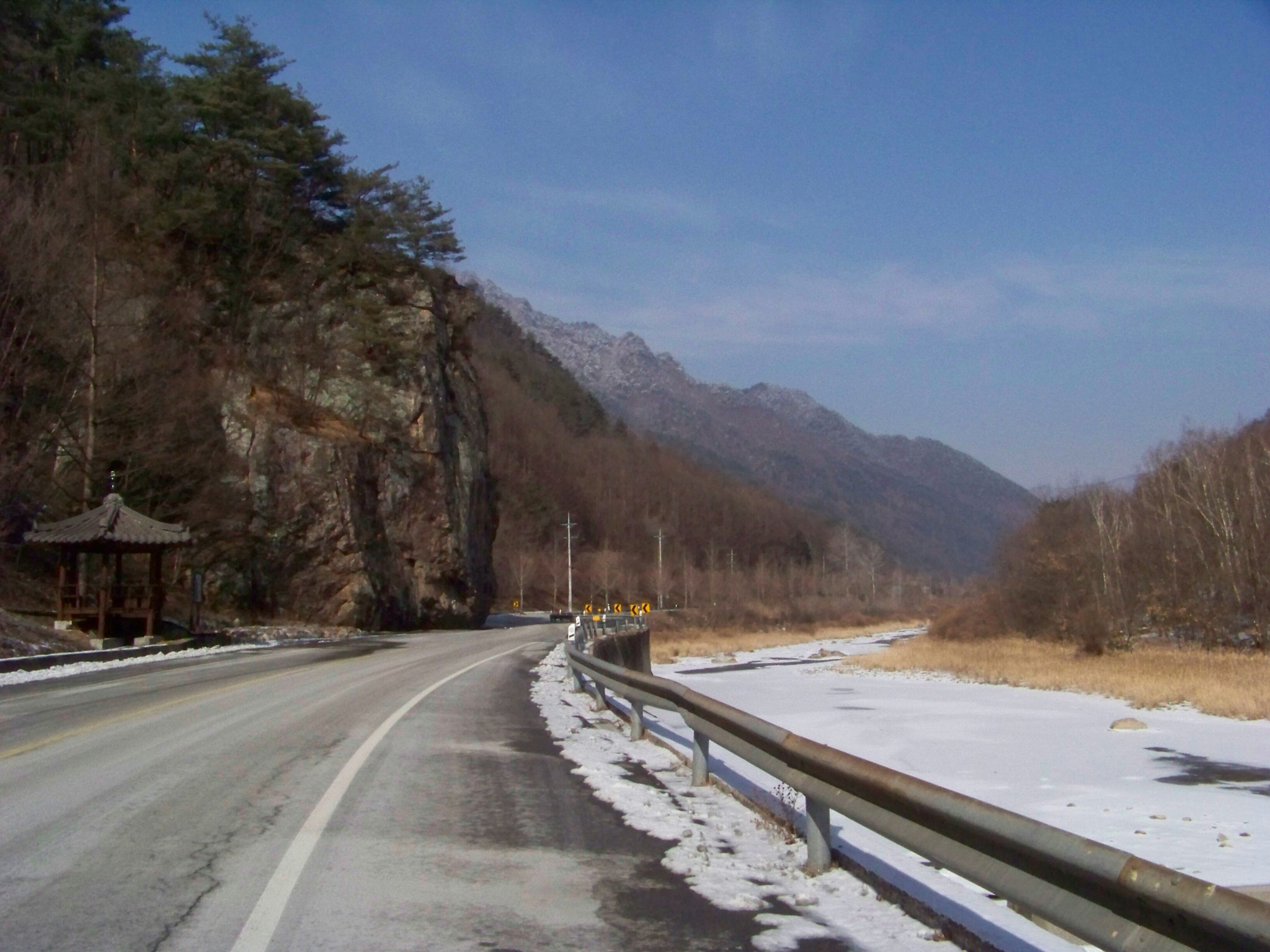 Kodak Z812 IS ZOOM DIGITAL CAMERA sample photo. Road photography