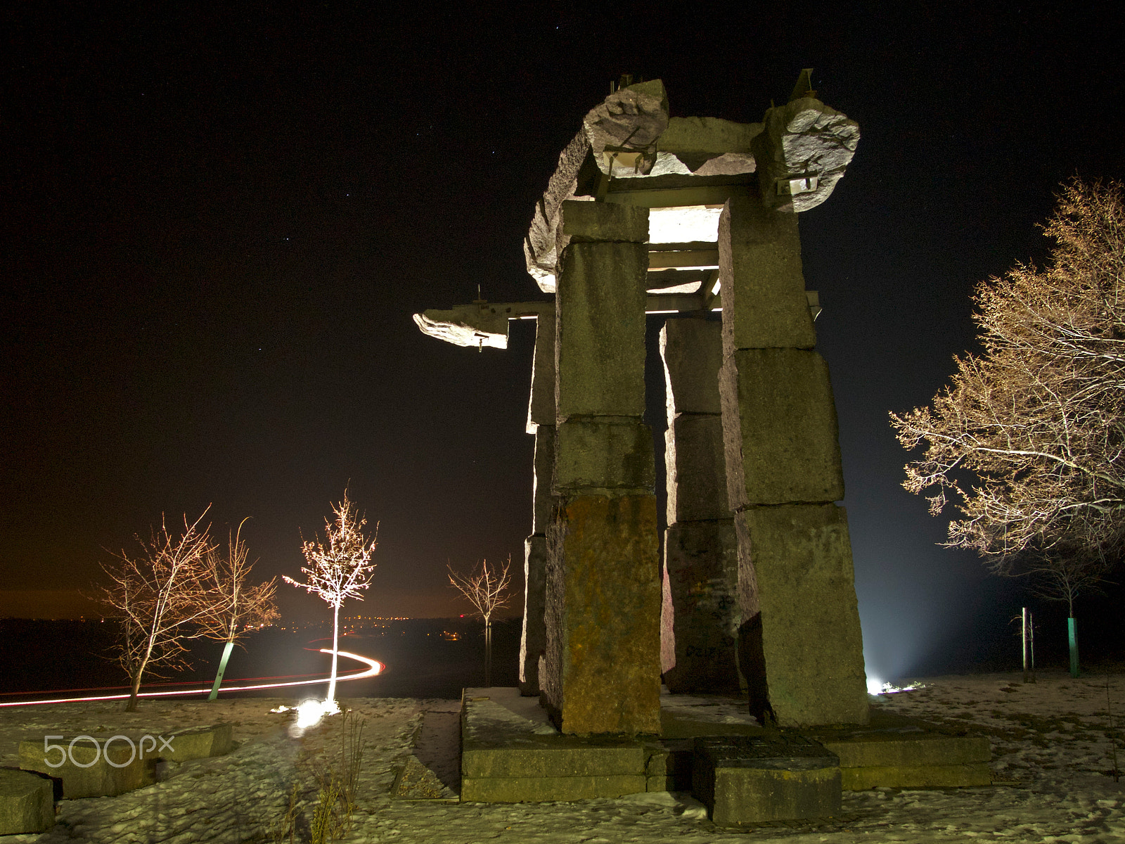 Olympus PEN E-P3 + Olympus M.Zuiko Digital 14-42mm F3.5-5.6 II R sample photo. Monument at night photography