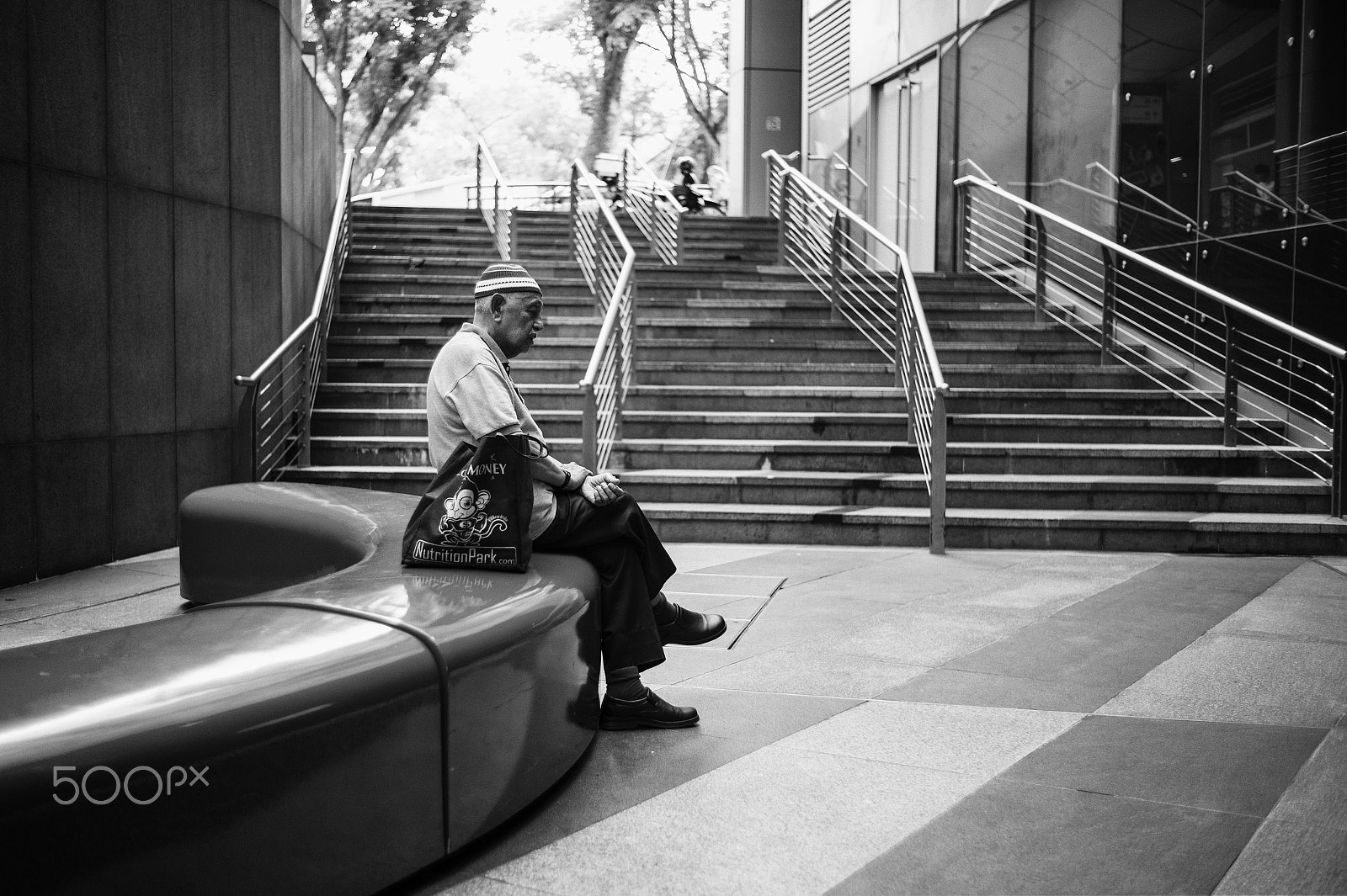 Leica M9 + Summicron-M 35mm f/2 (IV) sample photo. Waiting ... photography