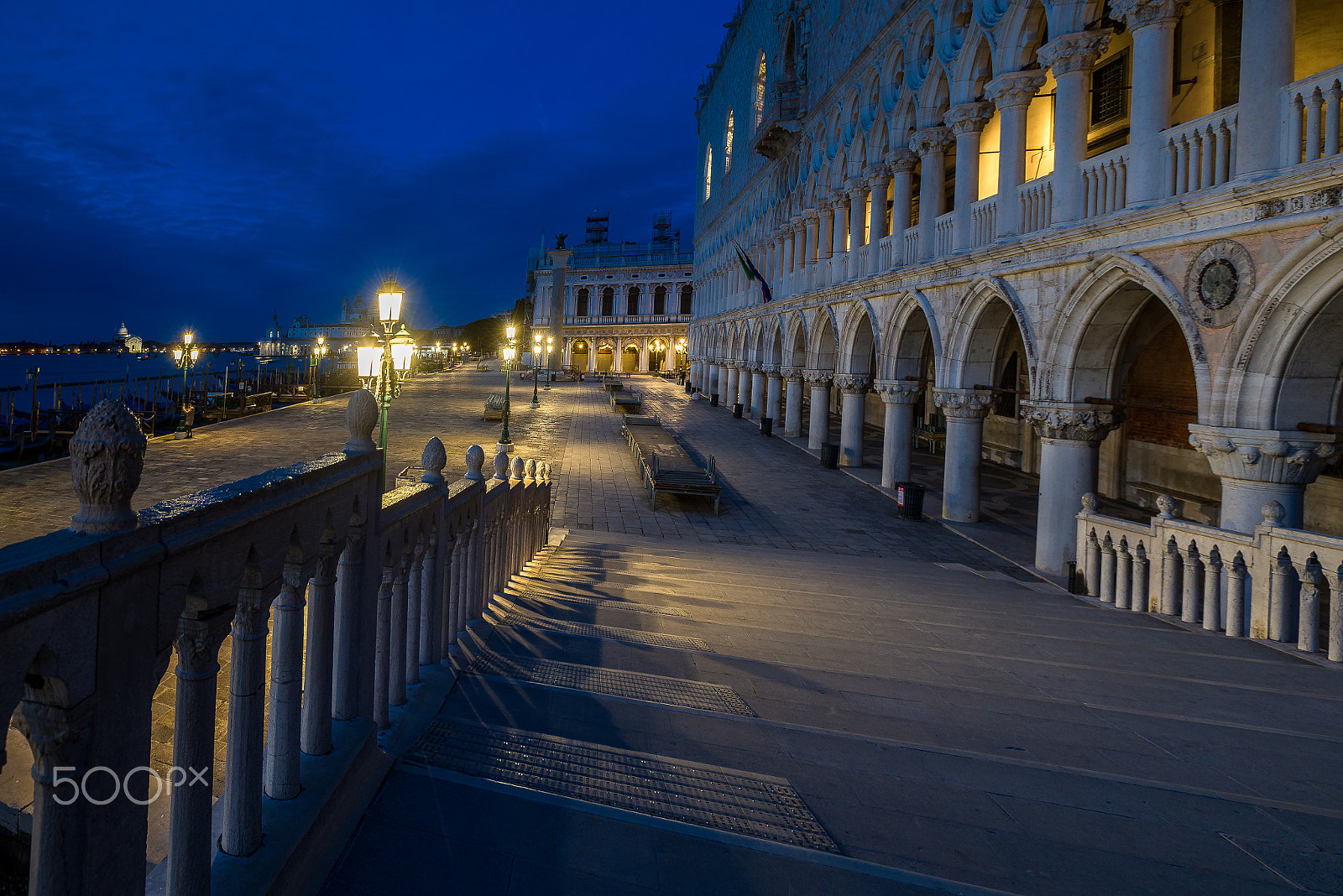 Nikon AF-S Nikkor 17-35mm F2.8D ED-IF sample photo. Marmi veneziani photography
