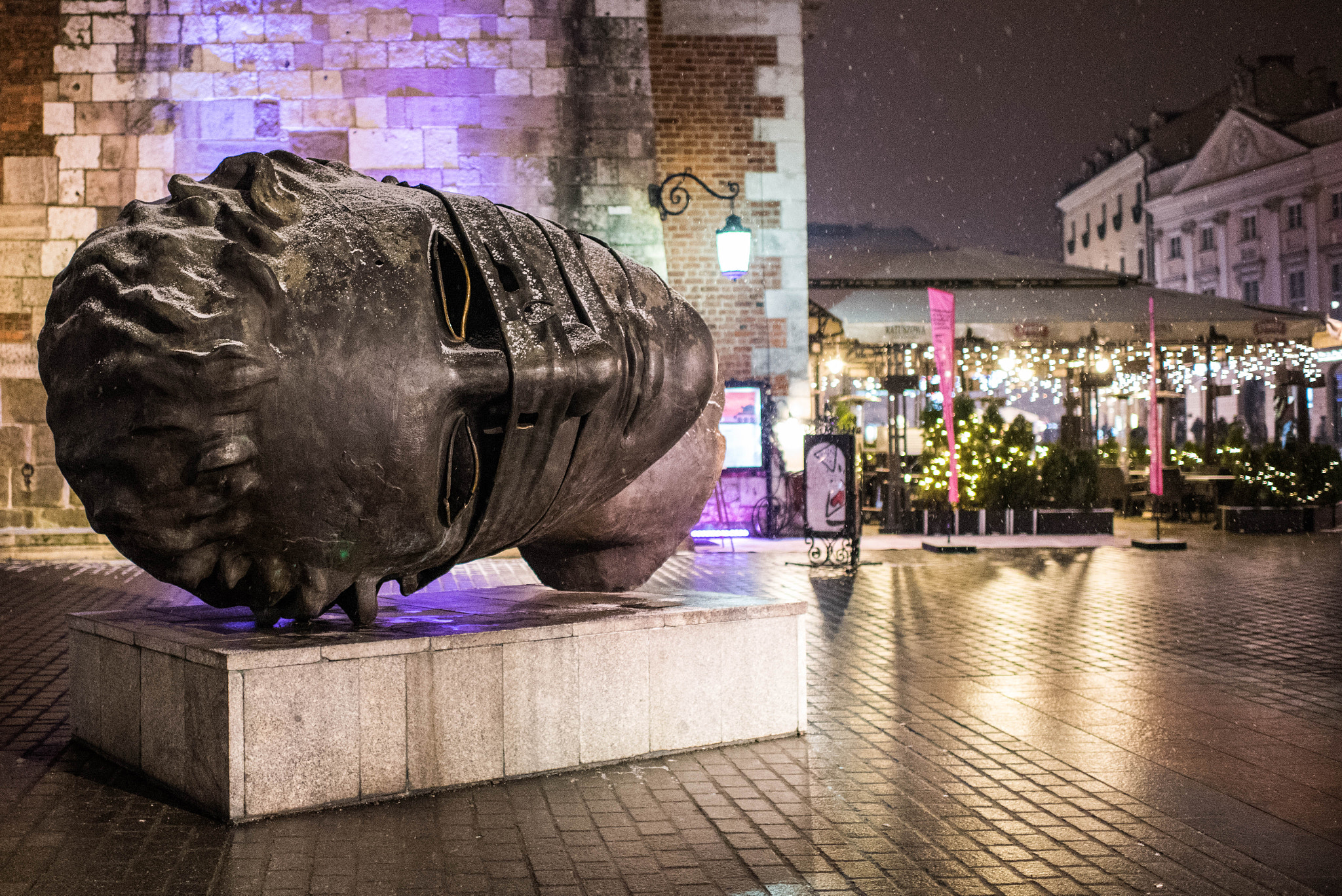 Nikon D750 + Nikon AF-S Nikkor 35mm F1.4G sample photo. Masque statue in krakow photography