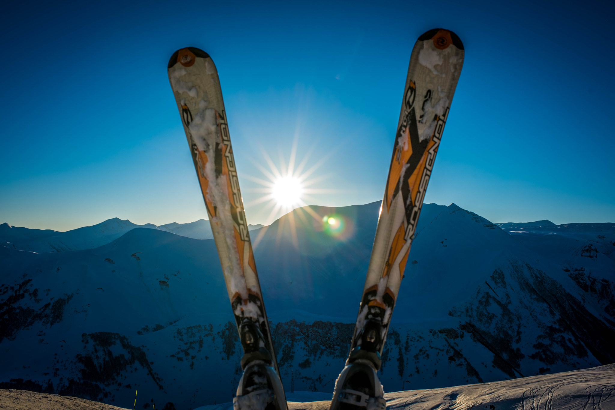 Nikon AF-S Nikkor 35mm F1.4G sample photo. Skiing in a sunset photography