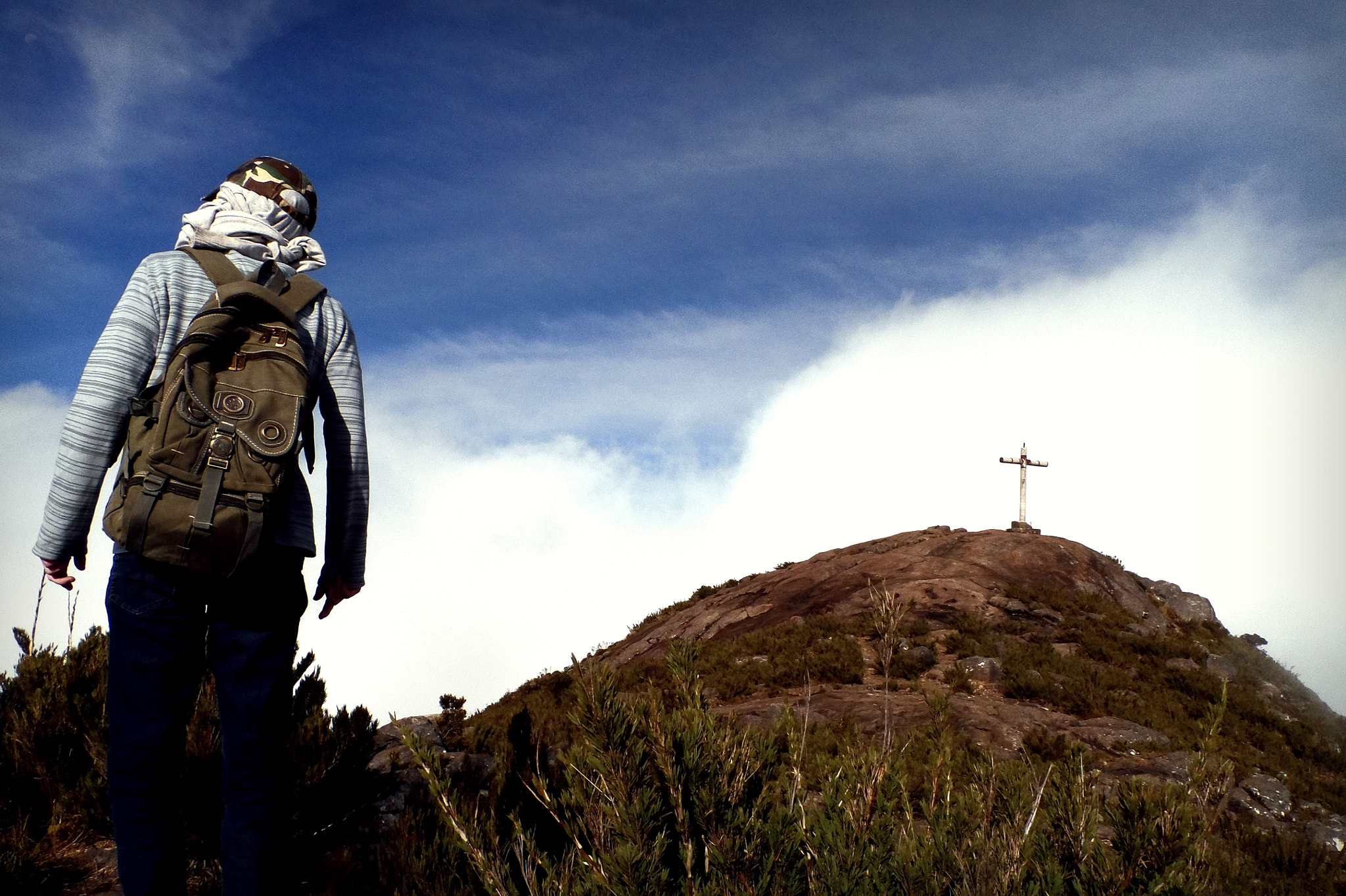 Samsung WB150 / WB150F / WB152 / WB152F / WB151 / WB151F / WB140 sample photo. Subindo a montanha iii photography