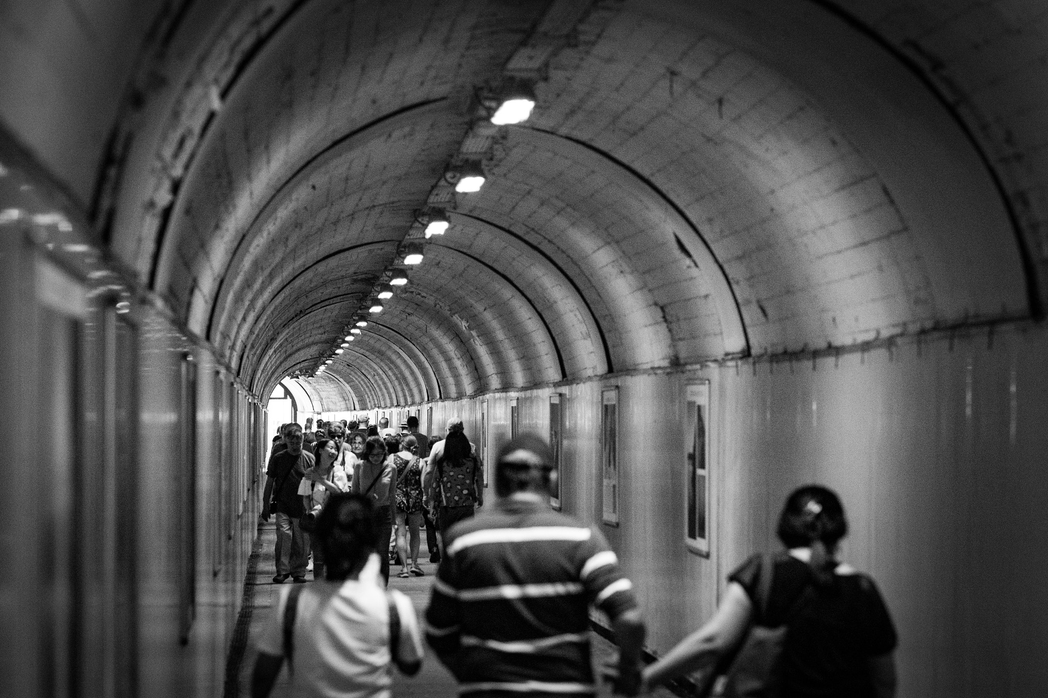 Olympus OM-D E-M5 + Olympus M.Zuiko Digital ED 75mm F1.8 sample photo. Tunnel photography