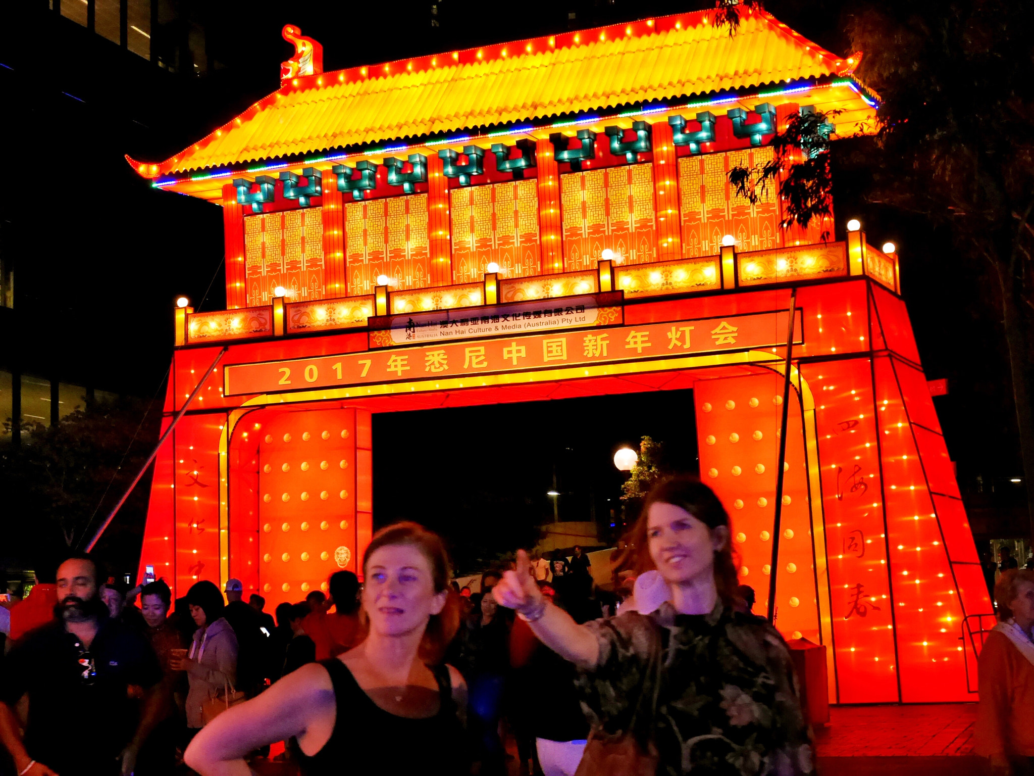 Panasonic Lumix DMC-GF7 sample photo. 在悉尼的华人开启庆贺中国农历新年-鸡年-活动的第一天。 photography
