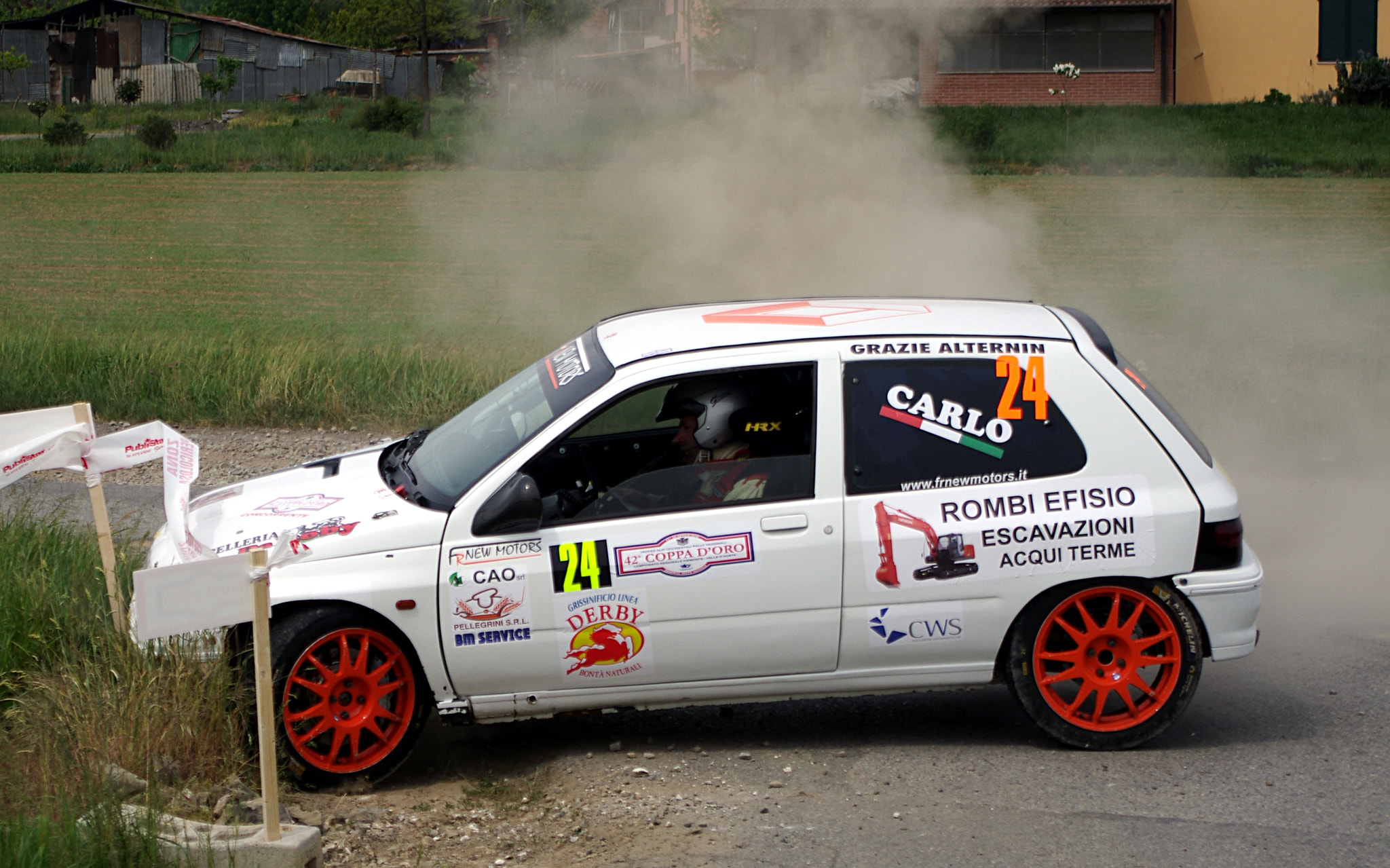Pentax smc DA 18-55mm F3.5-5.6 AL WR sample photo. Renault clio williams photography