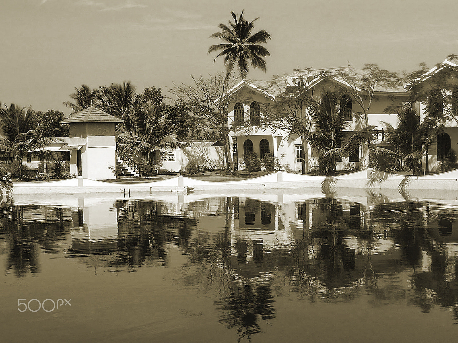 Olympus C750UZ sample photo. View of the cottages and lagoon water photography