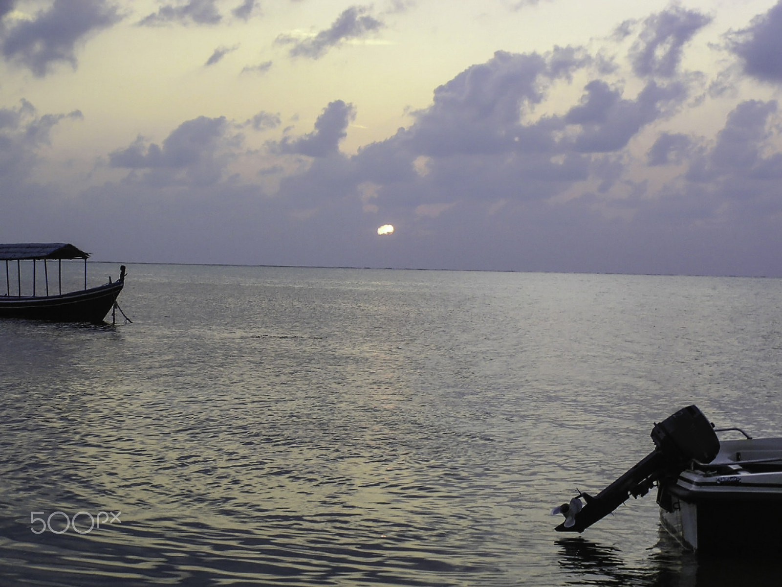 Olympus C750UZ sample photo. Boats coming to a rest for the day at sunset in the lakshadweep photography