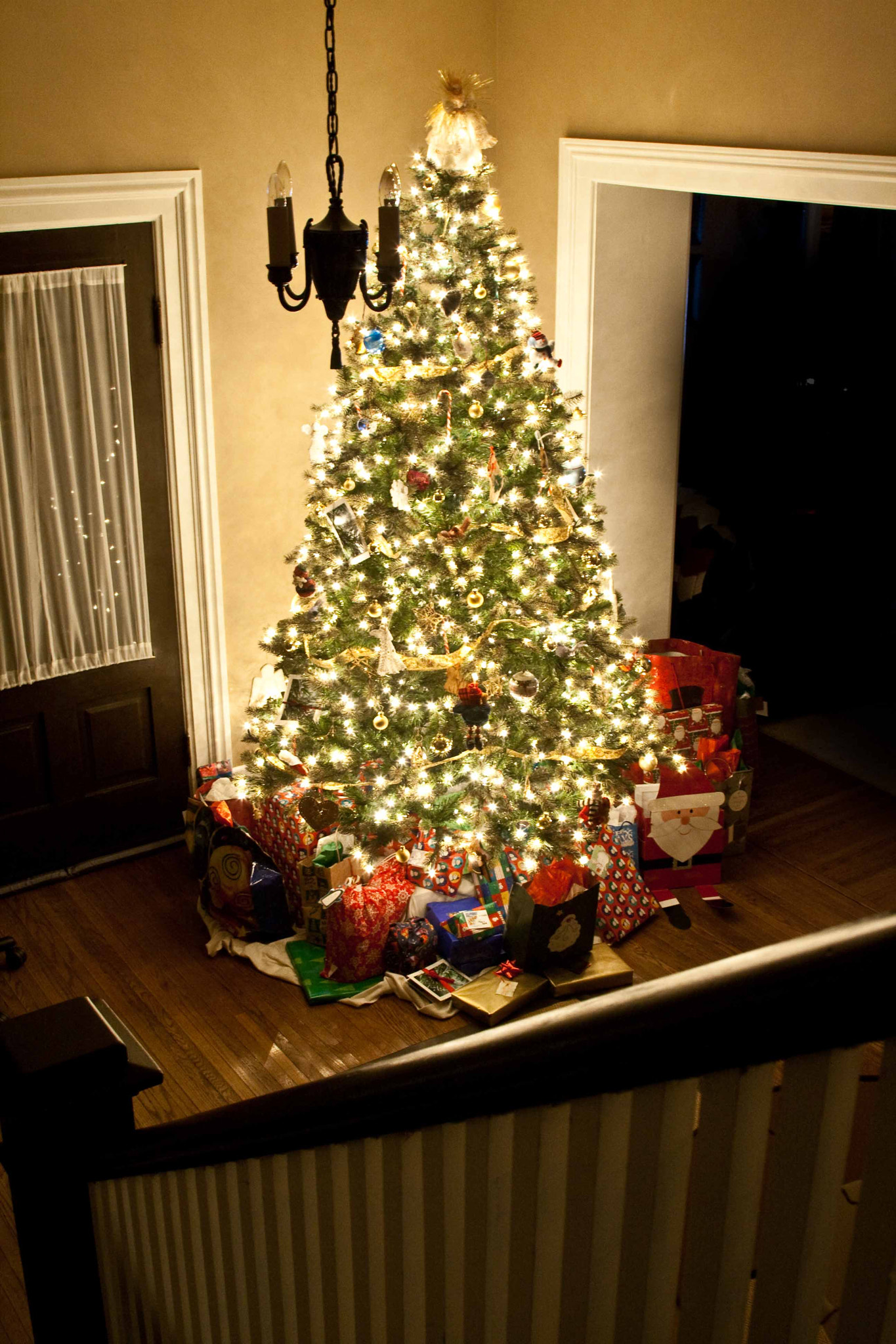 Canon EOS 400D (EOS Digital Rebel XTi / EOS Kiss Digital X) sample photo. Home christmas tree photography