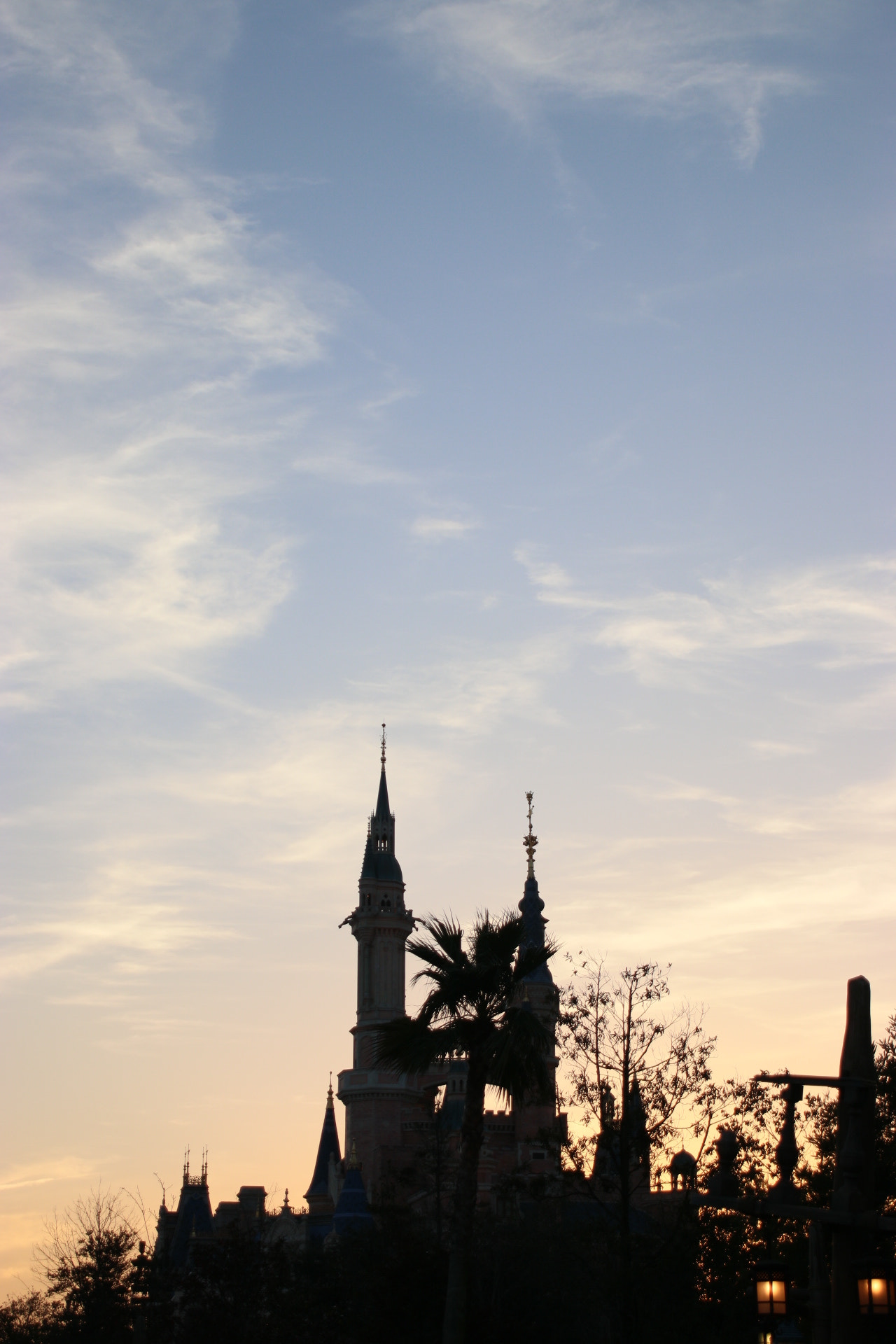 Canon EOS 80D + Canon TS-E 90mm F2.8 Tilt-Shift sample photo. Shanghai disneyland photography