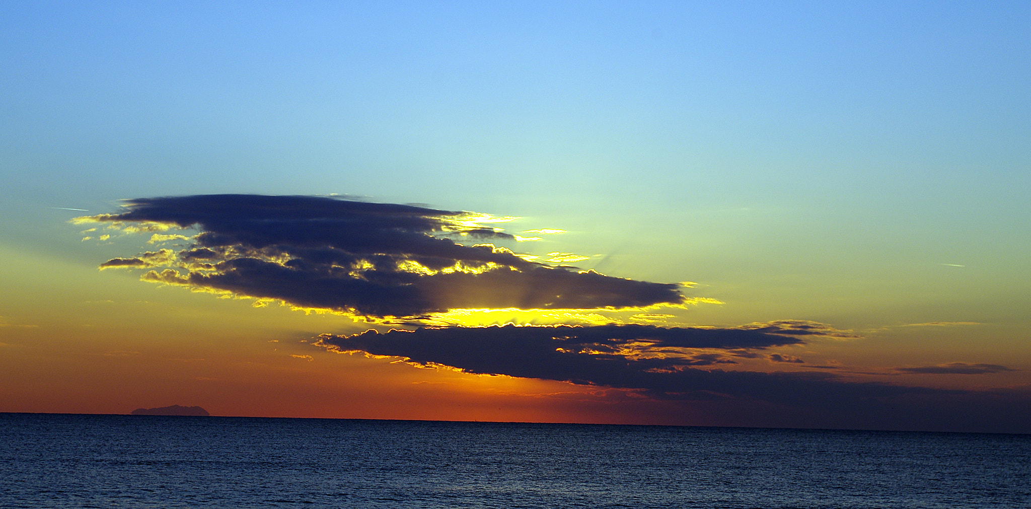 Pentax smc DA 18-55mm F3.5-5.6 AL WR sample photo. Tramonto a marina di pisa photography