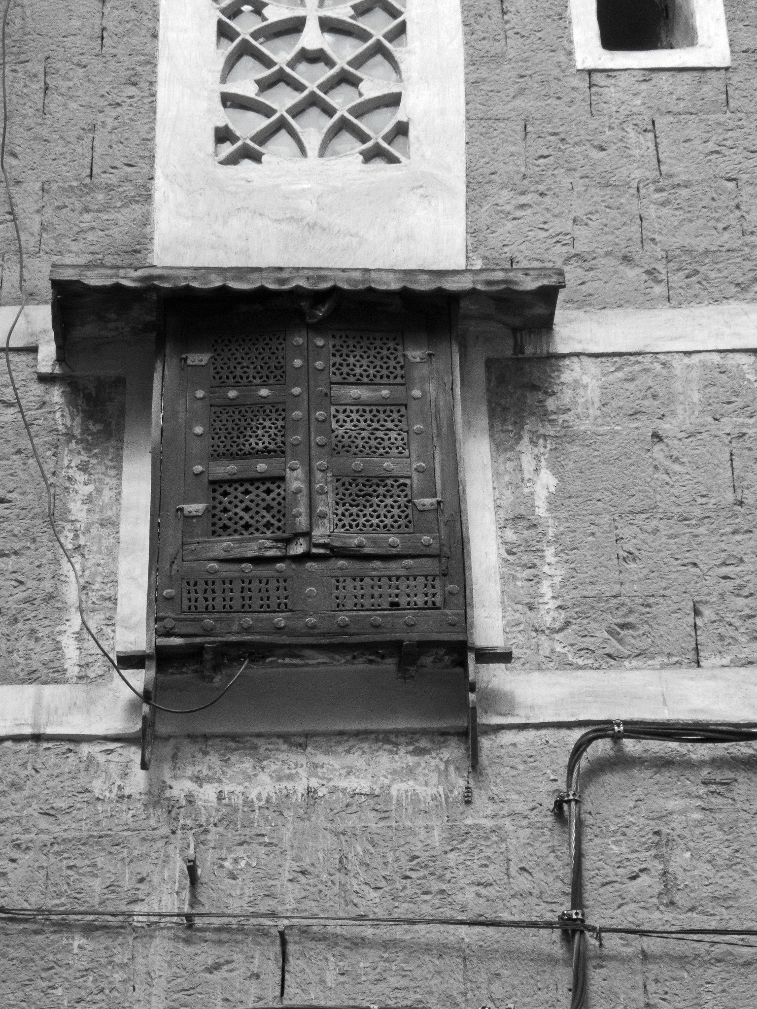 Fujifilm FinePix E510 sample photo. Caratteristica finestra yemenita photography