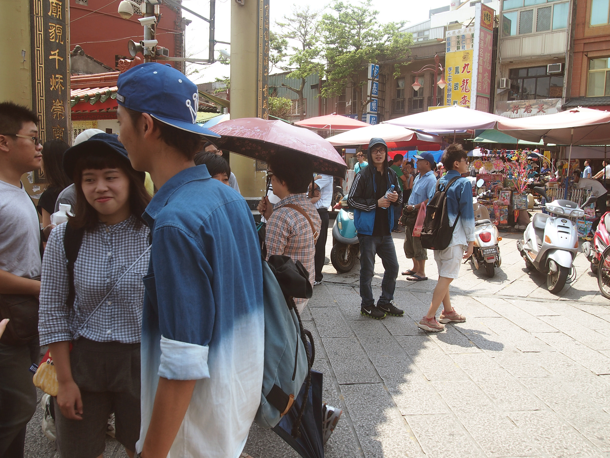 Olympus PEN E-PM1 sample photo. The same clothes photography