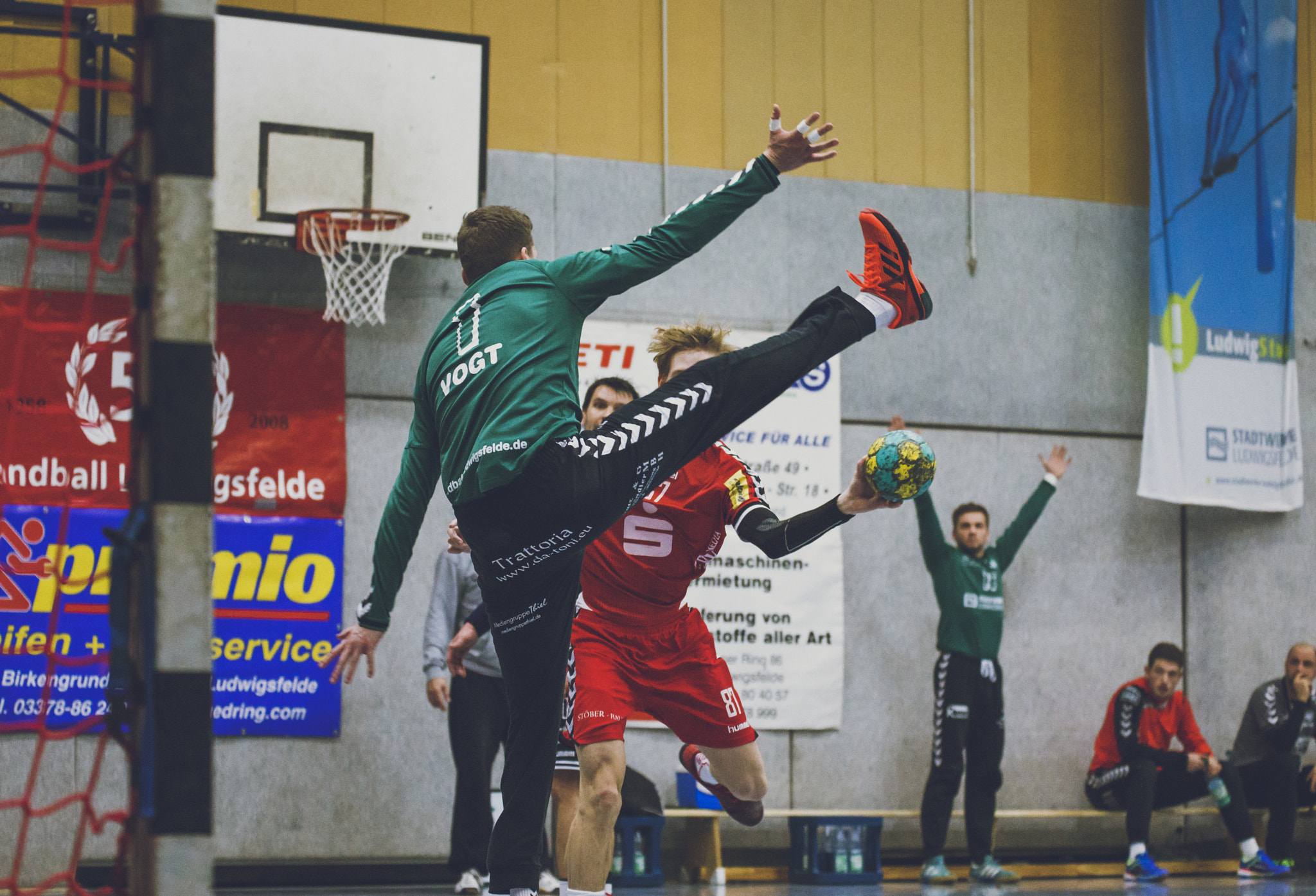 Sigma 100-300mm f/4 sample photo. Handball#67 photography