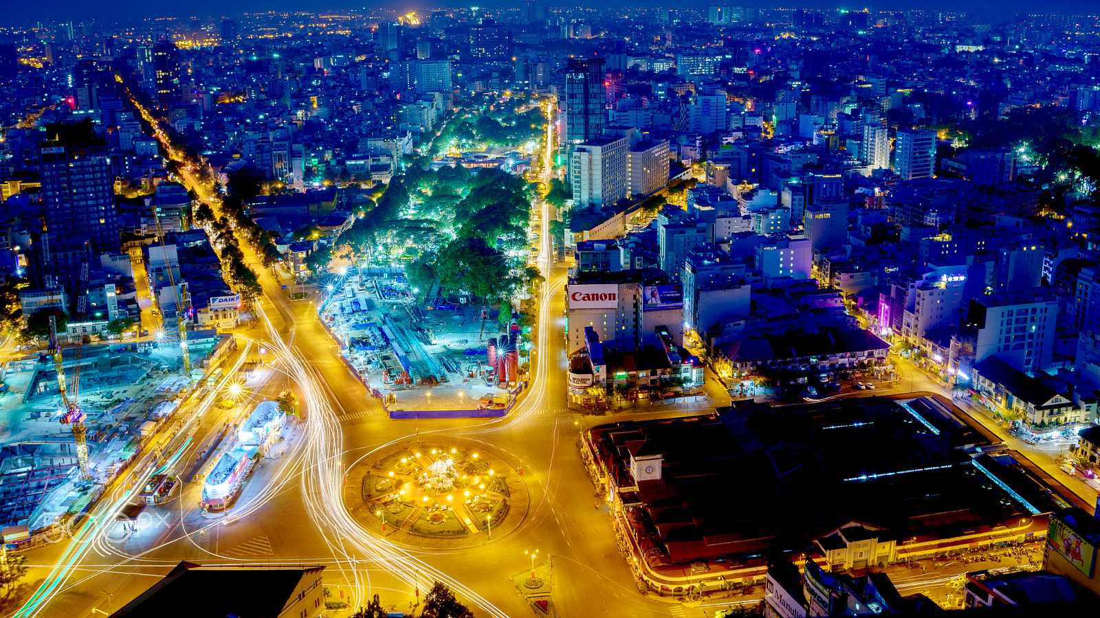 Nikon D750 sample photo. Ben thanh market circle on the night photography