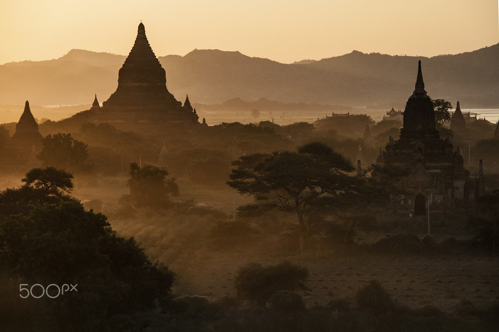 Canon EF-S 18-200mm F3.5-5.6 IS sample photo. Bagan photography