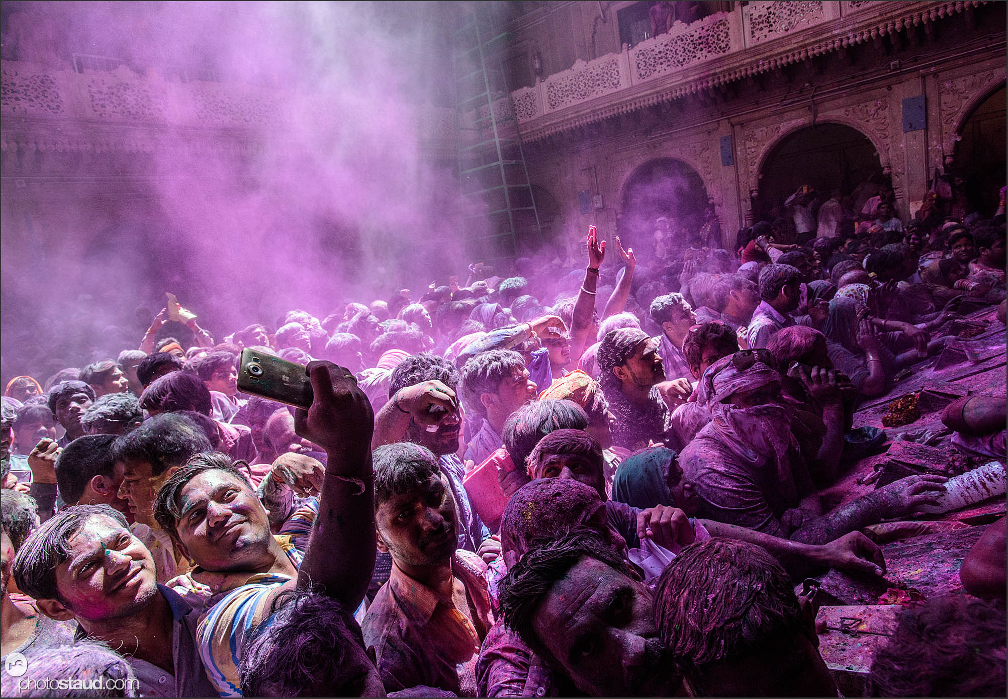Nikon AF-S Nikkor 17-35mm F2.8D ED-IF sample photo. Holi festival at banke bihari temple, vrindavan photography