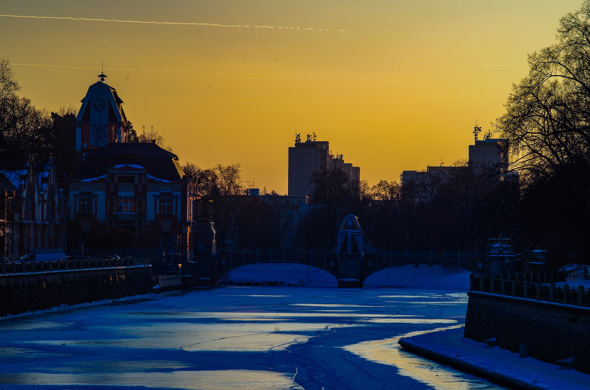 Pentax K-30 sample photo. Sunset over the frozen river photography