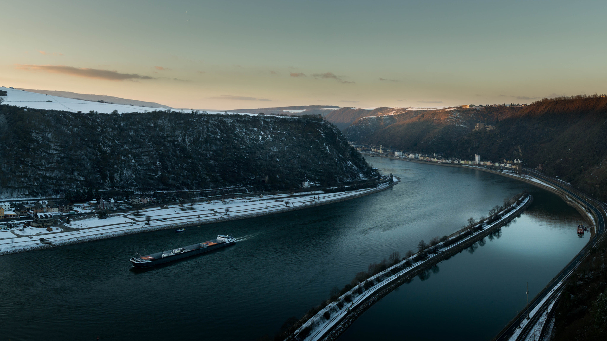 Samsung NX300 + Samsung NX 18-55mm F3.5-5.6 OIS sample photo. Loreley photography