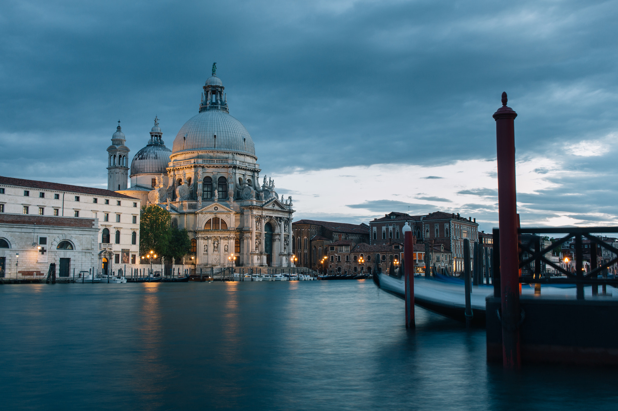 Canon EF-S 24mm F2.8 STM sample photo. Dusk overcomes photography